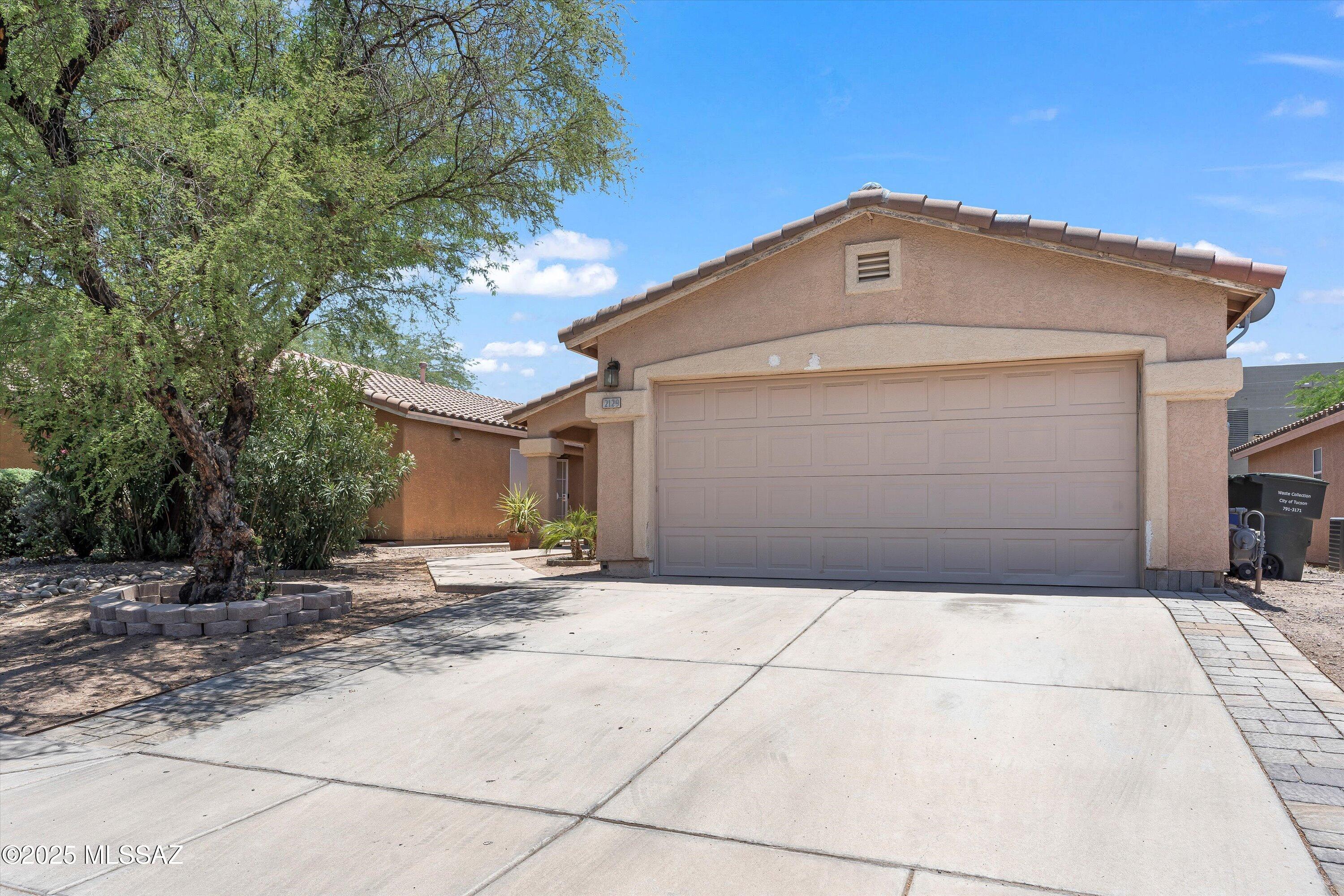 2129 W Splitwood Place