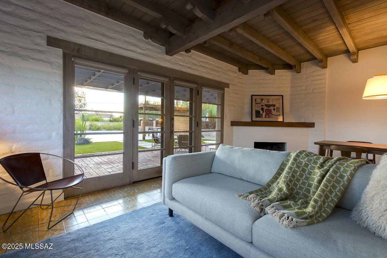 328 S Country Club Road