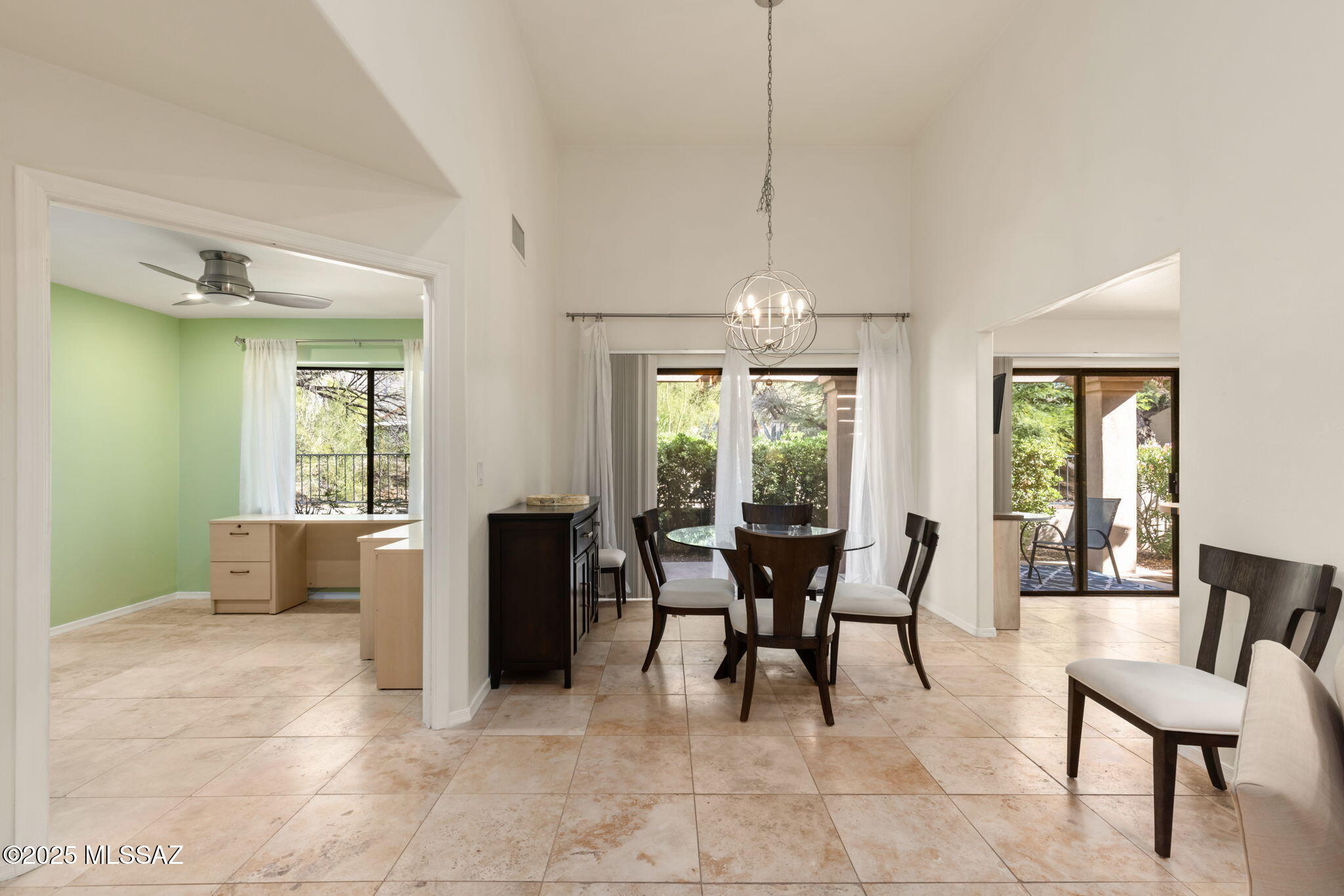 Las Palomitas - Residential