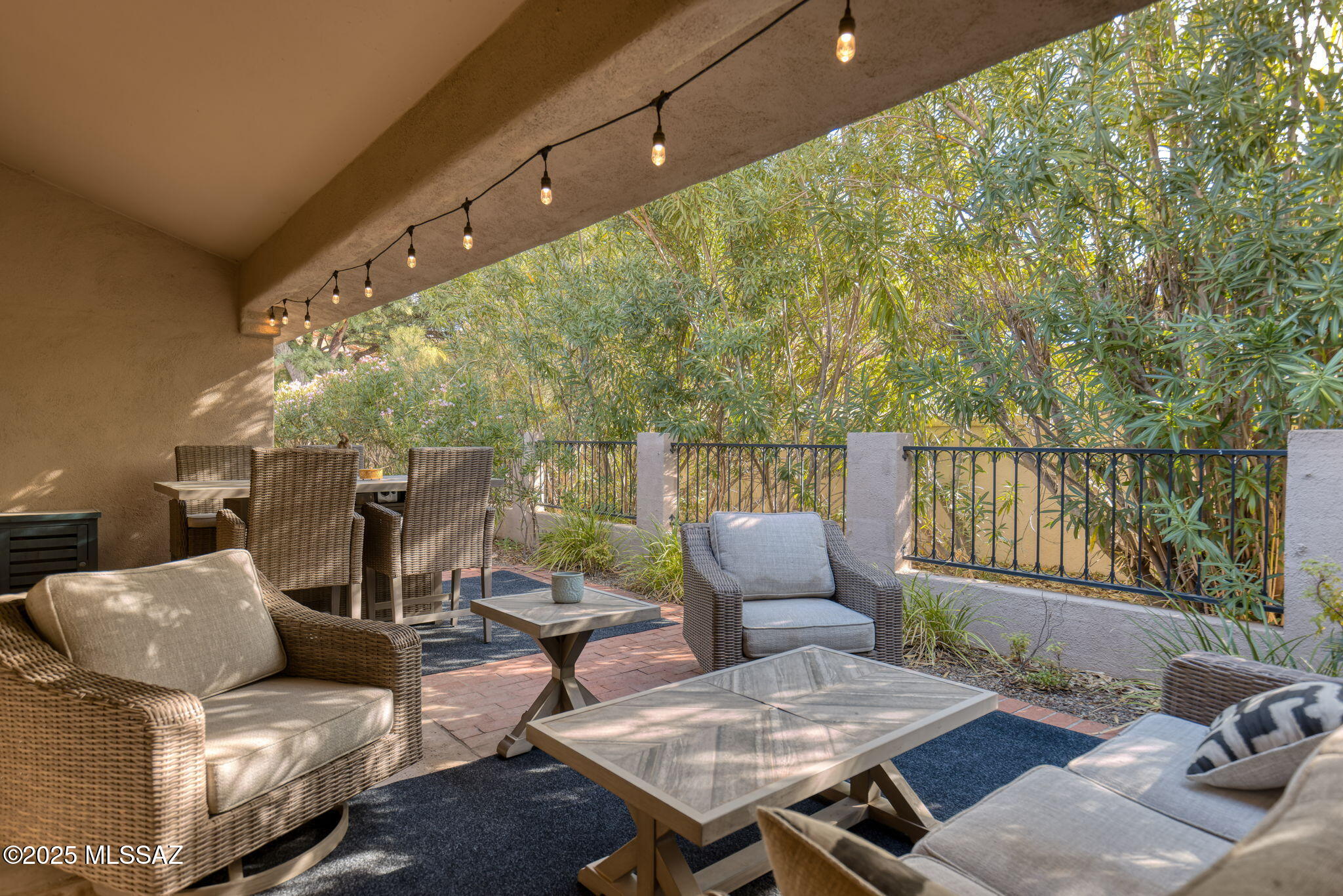 Las Palomitas - Residential