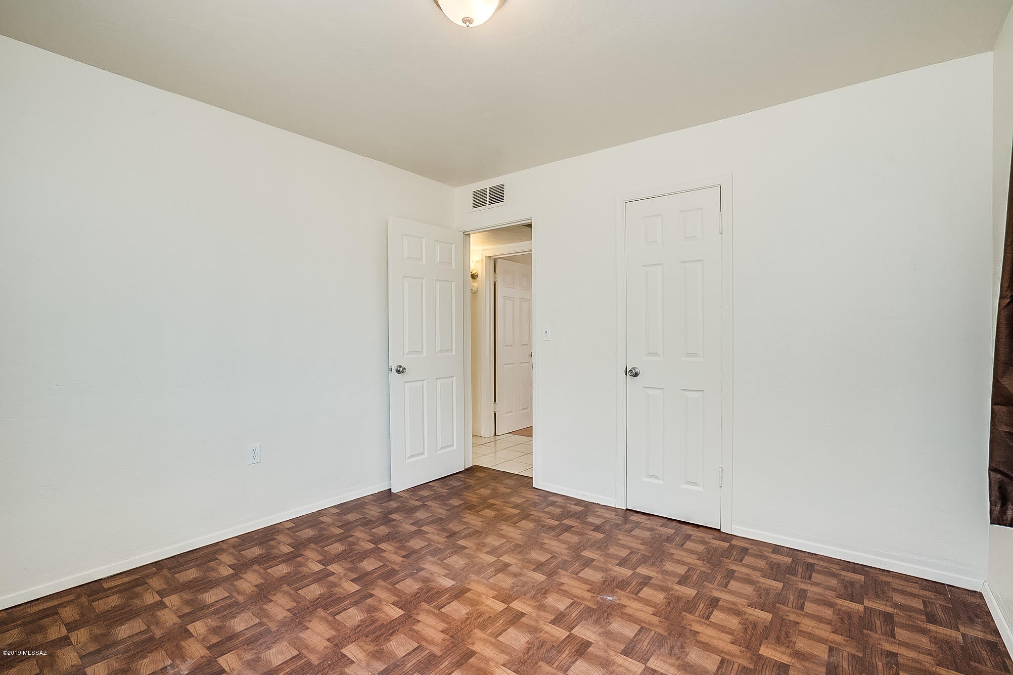 Country Club Manor - Residential