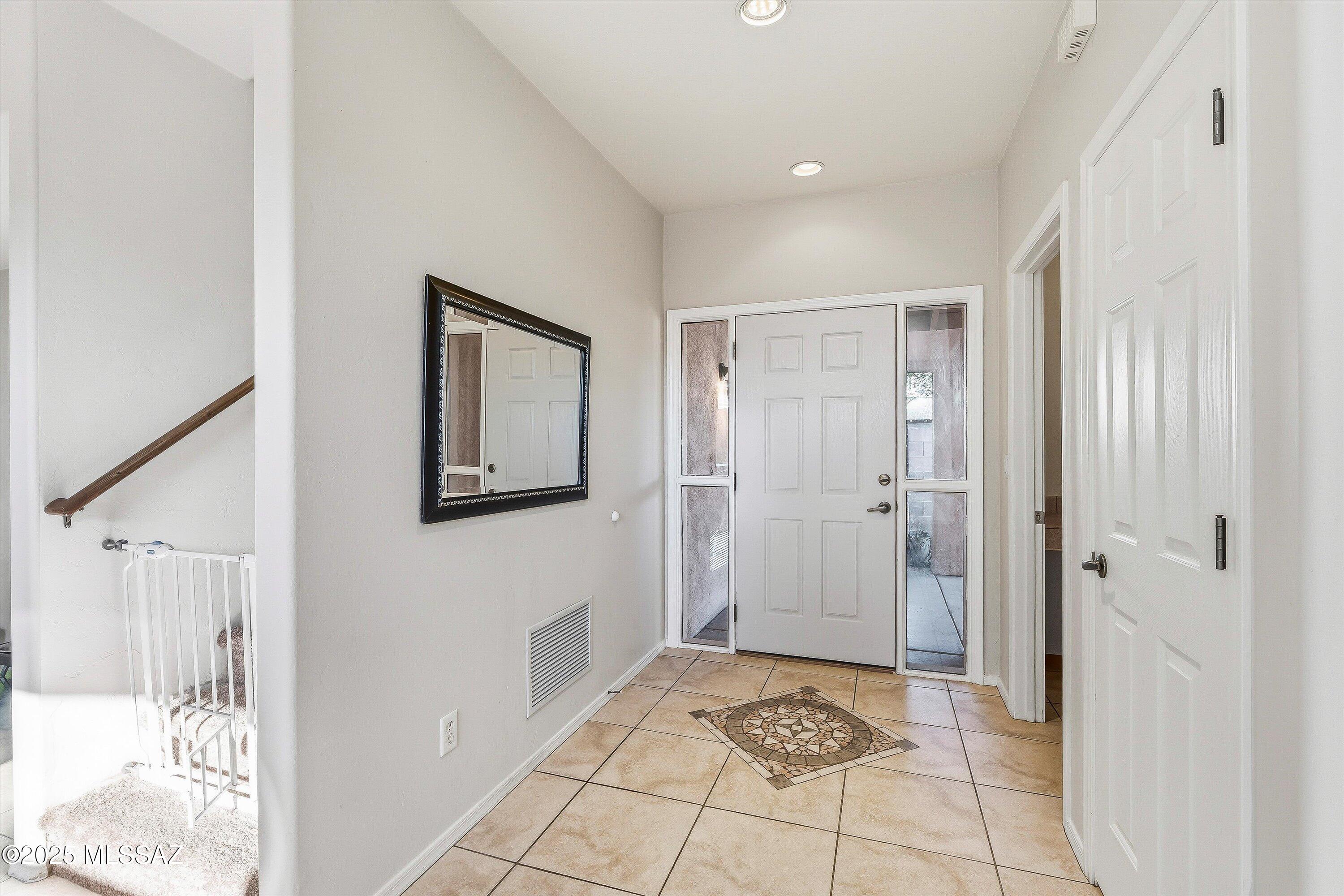 3819 N Look Backridge Place