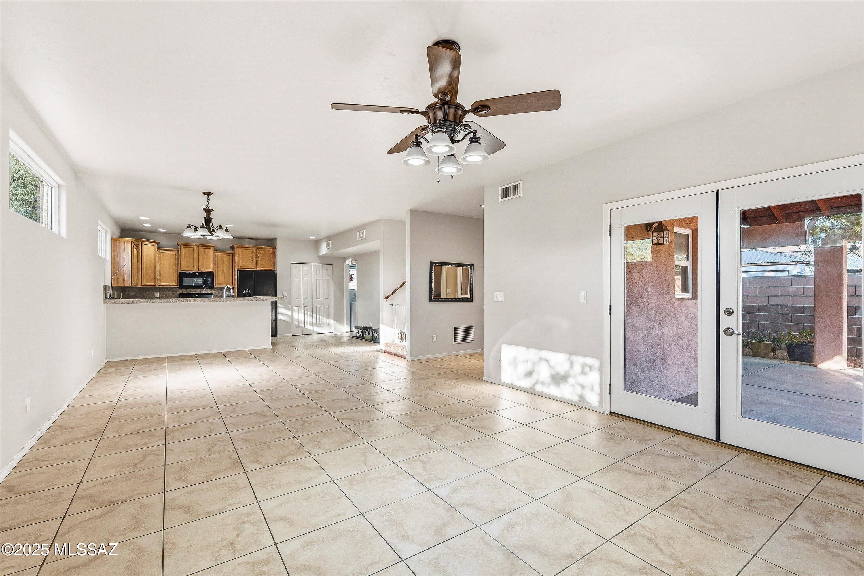 3819 N Look Backridge Place