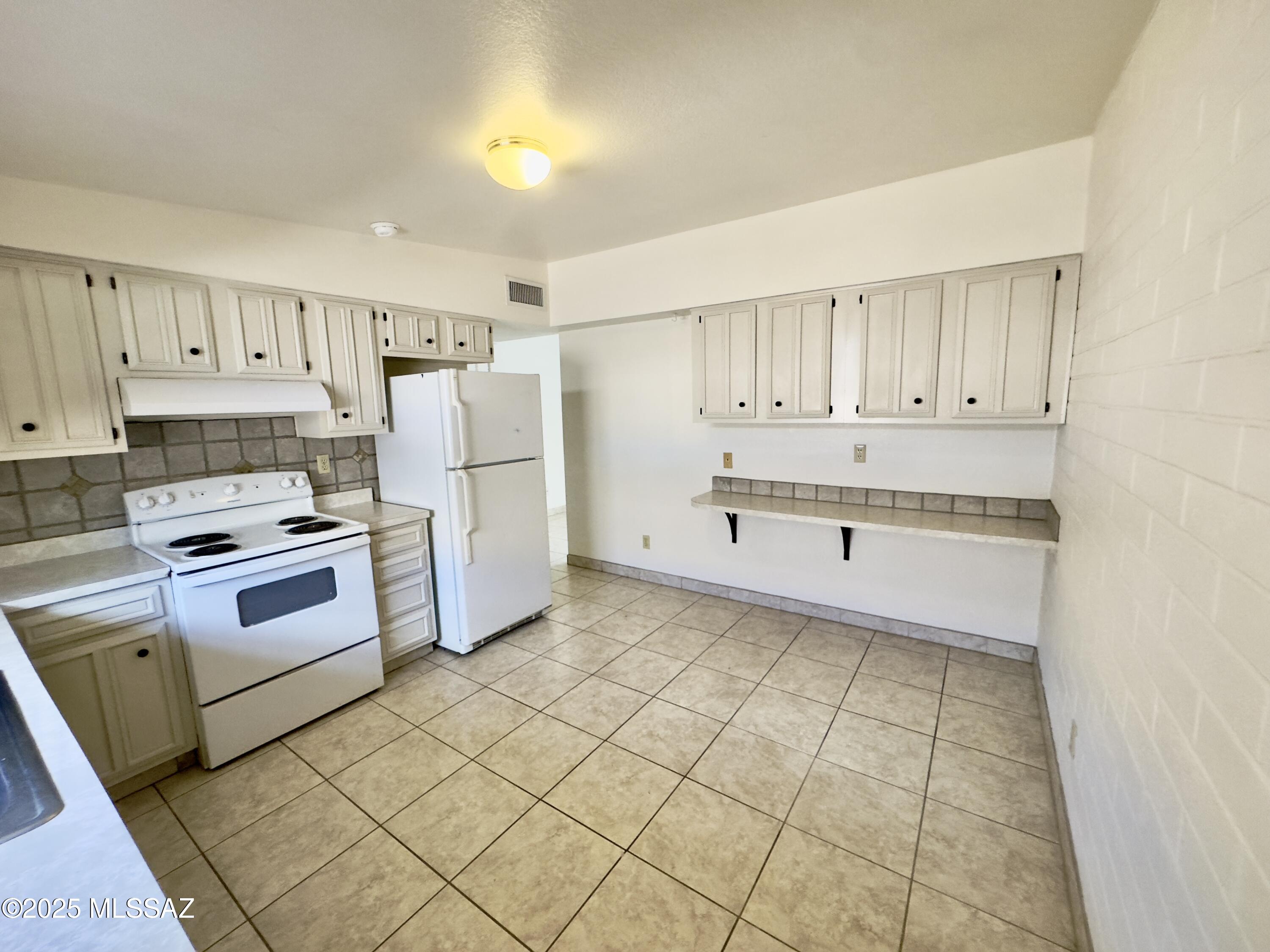 3619 E Bermuda Street