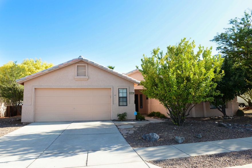 PRIDE OF OWNERSHIP! IMMACULATE HOME ON LARGE CORNER LOT. HOME FEATURES OPEN KITCHEN/GREATROOM PLAN W/ SPLIT BEDROOMS, GRANITE, BREAKFAST BAR, TWO SIDED GAS FP IN GREATROOM/MASTER, VAULTED CEILINGS, LOTS OF NICHES, FRENCH DOORS LEADING TO MASTER, TILE IN ALL AREAS EXCEPT BEDROOMS THAT HAVE WOOD FLOORS, MARBLE BATHS W/ DOUBLE SINKS, STAINLESS STEEL APPLIANCES, BEAUTIFULLY LANDSCAPED BACKYARD W/ COVERED PATIO, OUTDOOR KITCHEN, FLOWER BED, PAVERS, MOUNTAIN VIEWS & A SPARKLING POOL.