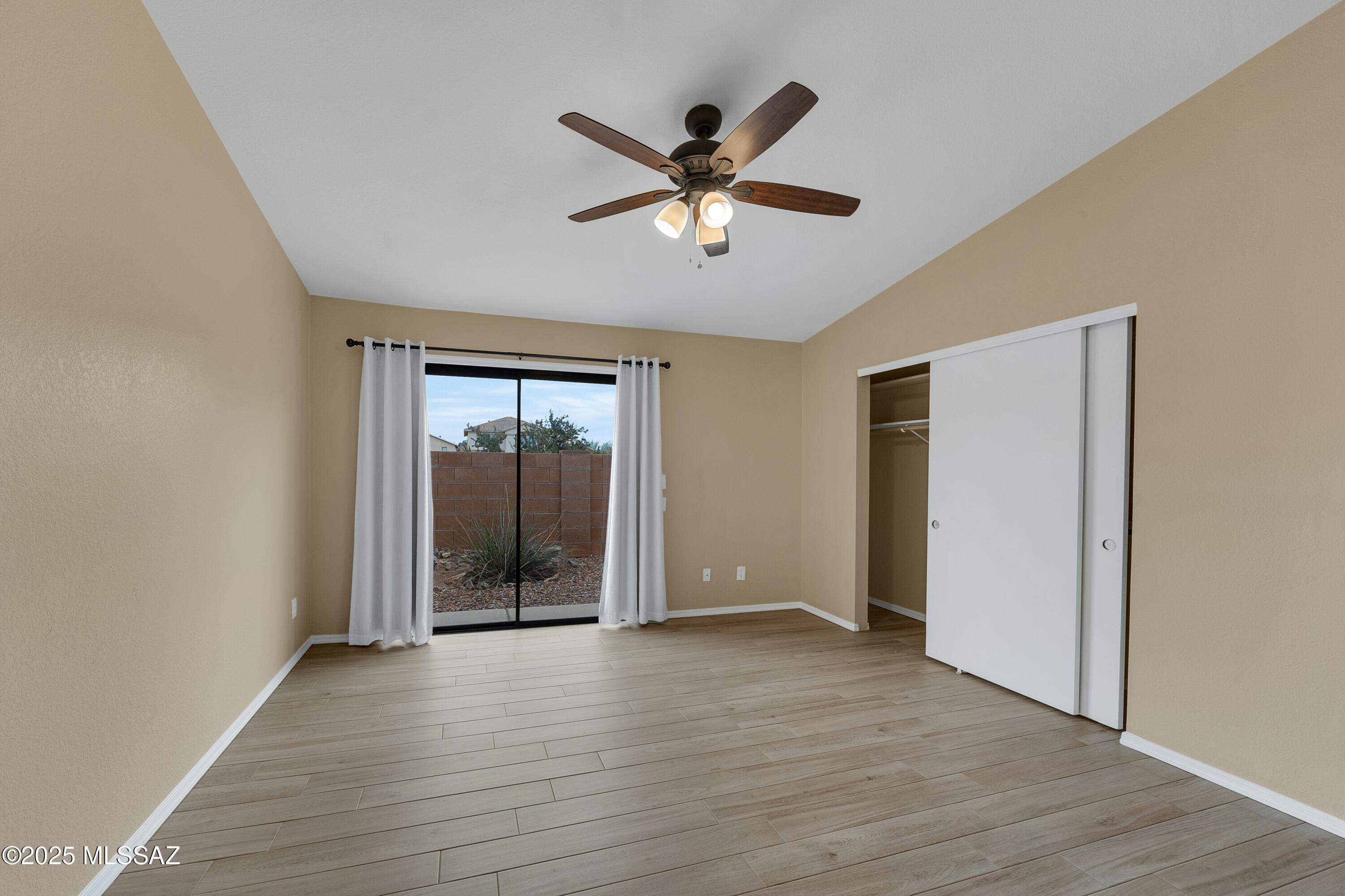 Country Club(1-221) - Residential