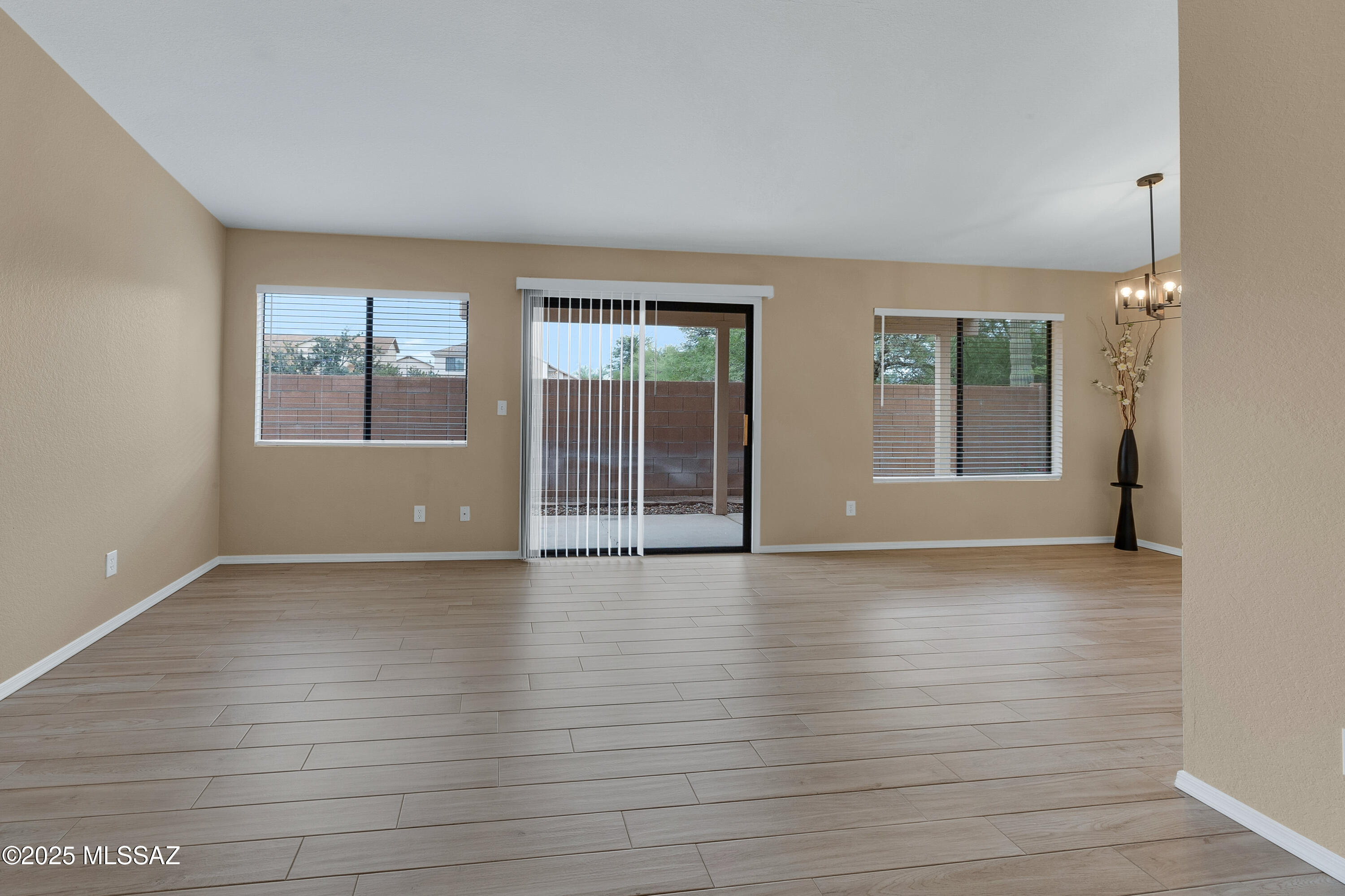 Country Club(1-221) - Residential