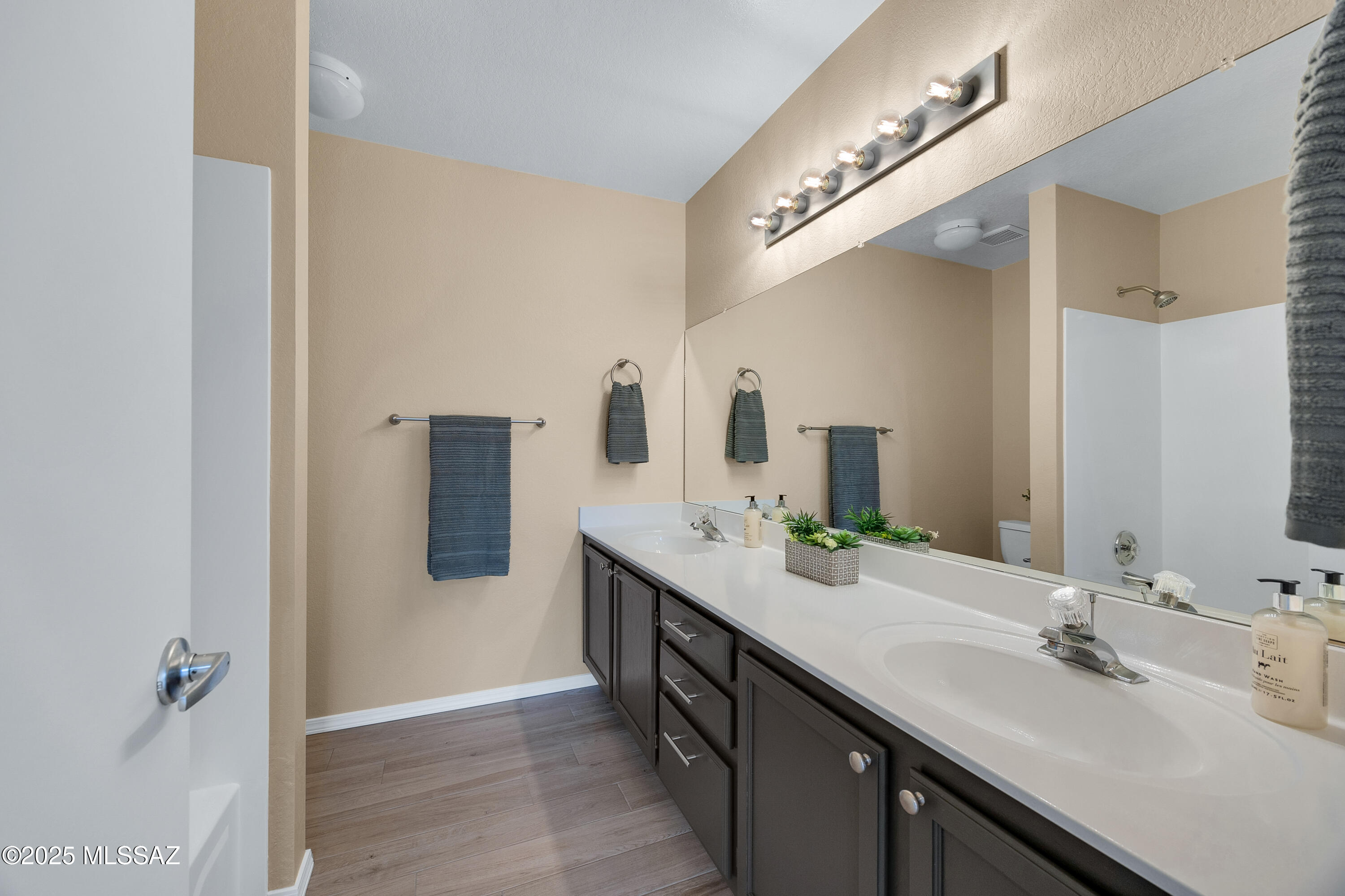Country Club(1-221) - Residential
