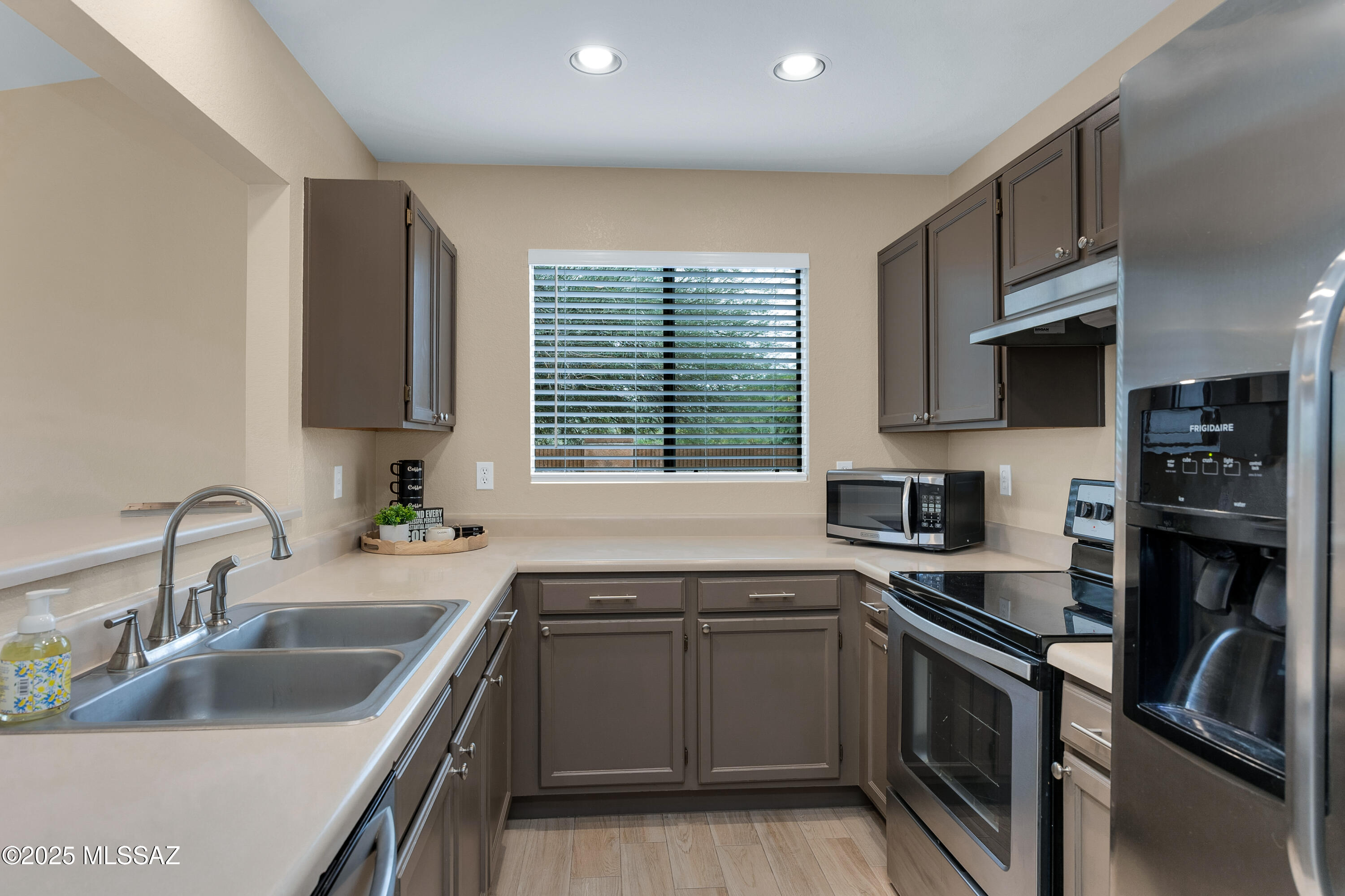 Country Club(1-221) - Residential