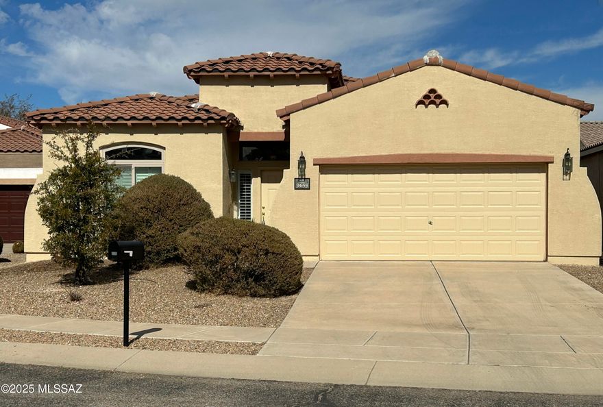 3 Bdrm. 2 Bath Great Room plan by Pulte Homes (Picasso). Built in 2002.
 
 HDS is convenient to all services yet offers incredible privacy and security. Just steps away from the HDS owned walking path. Enjoy the cozy gas fireplace in the wide -open Great room. Enjoy the sumptuous master Bdrm. & bath w/dual sinks. Exceptionally large master walk in closet. with on suite bath. The cook's kitchen opens to the great room with roll out shelving, & island.
The home has been value priced to allow for personalized upgrades by the buyer. Some of the furnishings are available for separate purchase. Don't miss this one- of- a- kind opportunity. Check it out today.