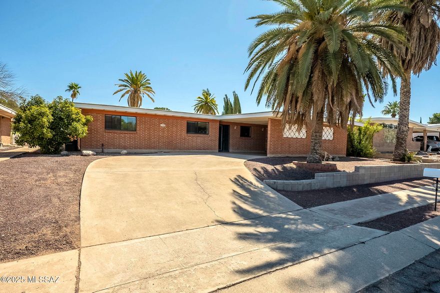 Stunning Golf Course & Mountain Views!
This charming double brick home on the Rolling Hills Golf Course offers breathtaking views of the mountains and lush greens. With 3 spacious bedrooms, this beautifully updated home is move-in ready. Ideal for entertaining, it features an open floor plan with multiple living areas that flow seamlessly.
The kitchen offers ample cabinet and counter space, all tastefully updated. Enjoy energy-efficient dual-pane windows and water-saving fixtures throughout. The large, shaded patio is perfect for relaxing while you take in the picturesque mountain and golf course views, or cozy up inside by the inviting wood-burning fireplace.
The easy-care yard, 2-car carport, and plenty of storage add to the appeal. This well-maintained home has an excellent rental history, making it a great investment opportunity. Recent updates include a roof re-coating in February 2024 and a new water heater installed in February 2025.
Don't miss out on this exceptional property!