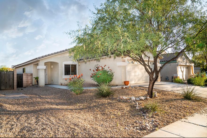 Gorgeous low care landscaping and a sparking SOLAR HEATED POOL!! Spacious eat in kitchen, gas stove, & all appliances included! Decorative niches and arches throughout, ceiling fans, wooden window blinds, gorgeous window coverings, carpeting / ceramic tile, garden tub, & dual vanity! Lots of bright natural light. Enjoy sunset views from the full length covered patio! Neighborhood includes parks, jogging paths, basketball courts & dog park! Easy access to major shopping, schools, casino, & I-19! Not a short sale or foreclosure!