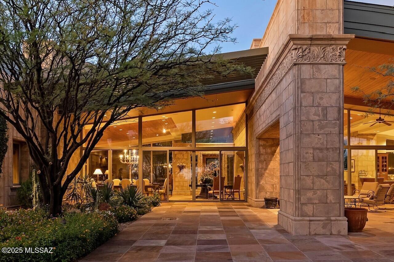 7301 N Secret Canyon Drive