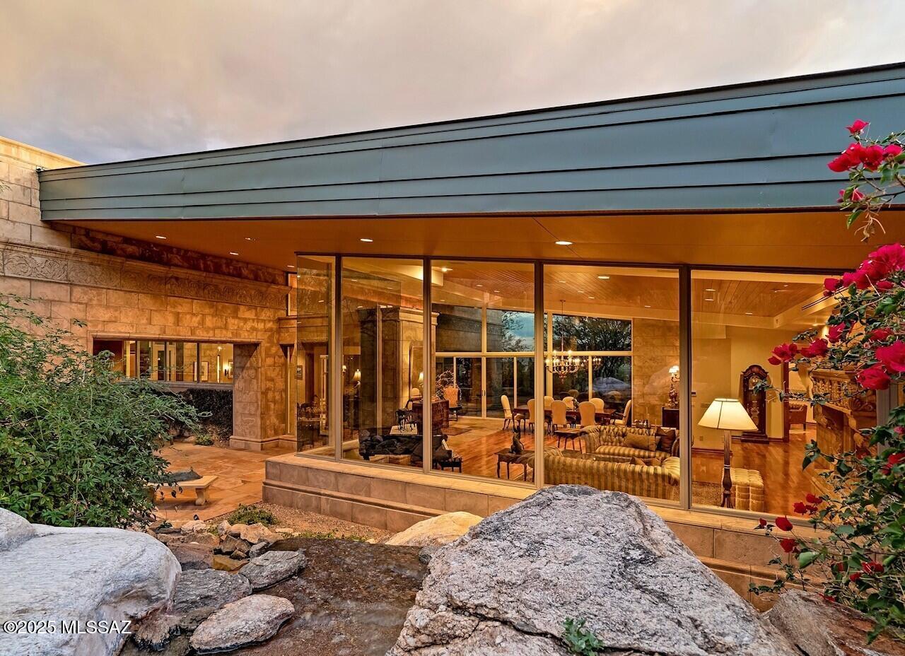 7301 N Secret Canyon Drive