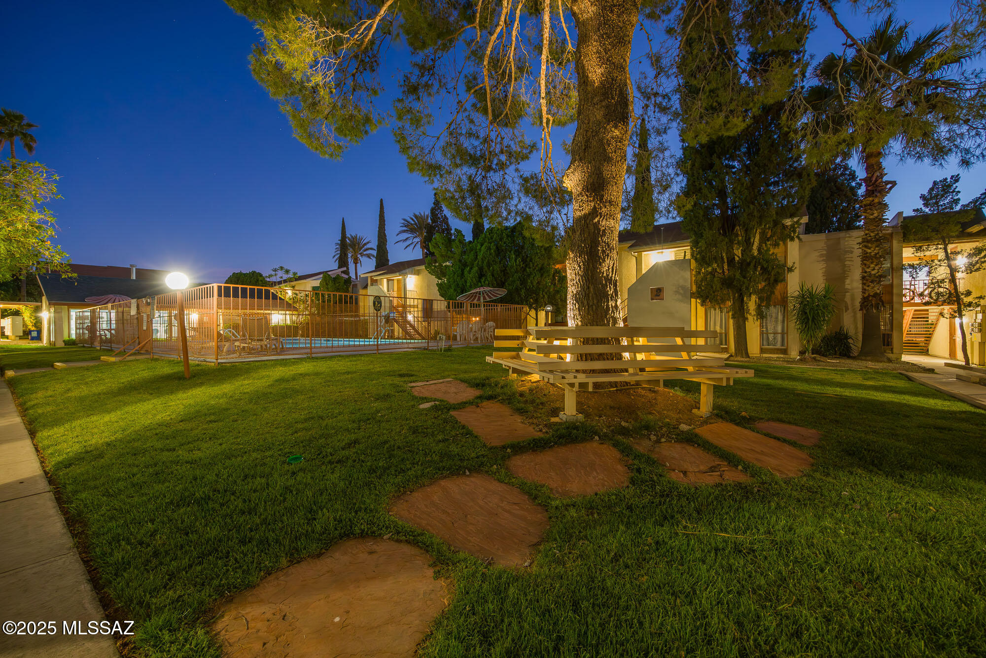 1600 N Wilmot Road UNIT 302
