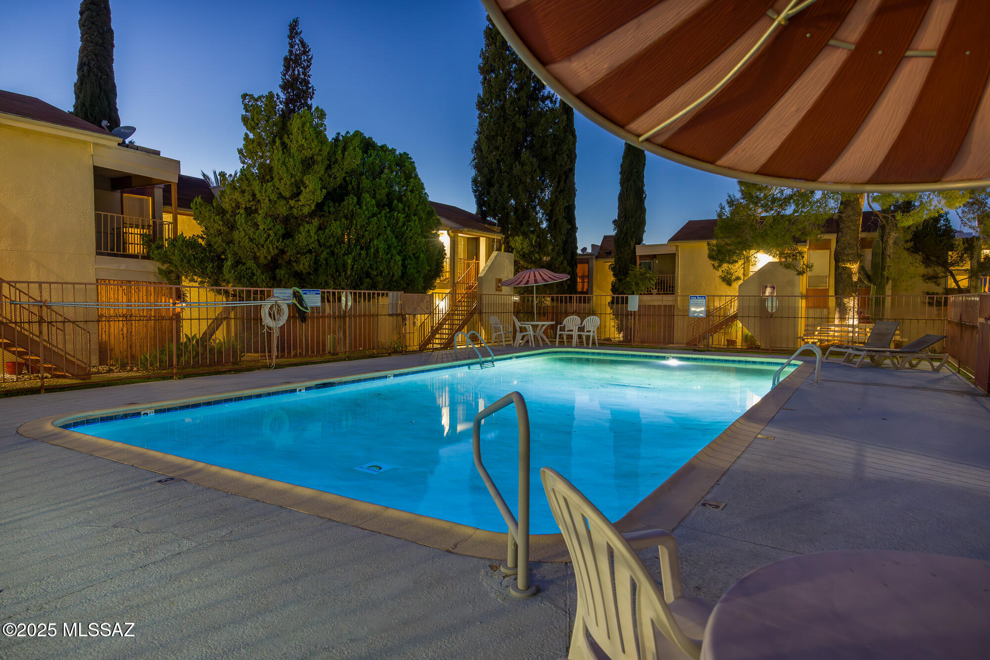 1600 N Wilmot Road UNIT 302