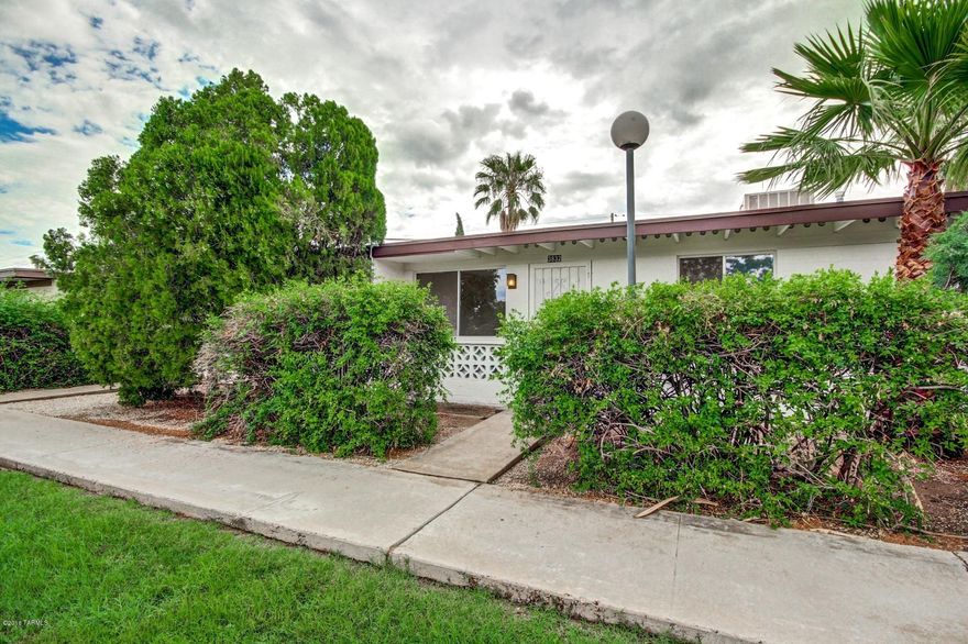 Seller will accept or counter offers between $90,000 and $95,000. Fantastic town­home in the Palm Grove community of Southeast Tucson! This move in ready home offers an open floor plan with a neutral color palette and tile flooring throughout. Kitchen features black appliances, honey oak cabinets and laminate counters. spacious master bedroom has an adjoining bath. Private courtyard in back has a covered patio and colorful desert flora. This home can be yours in an instant! See it today and start packing! Owner is a licensed real estate agent in the state of AZ.