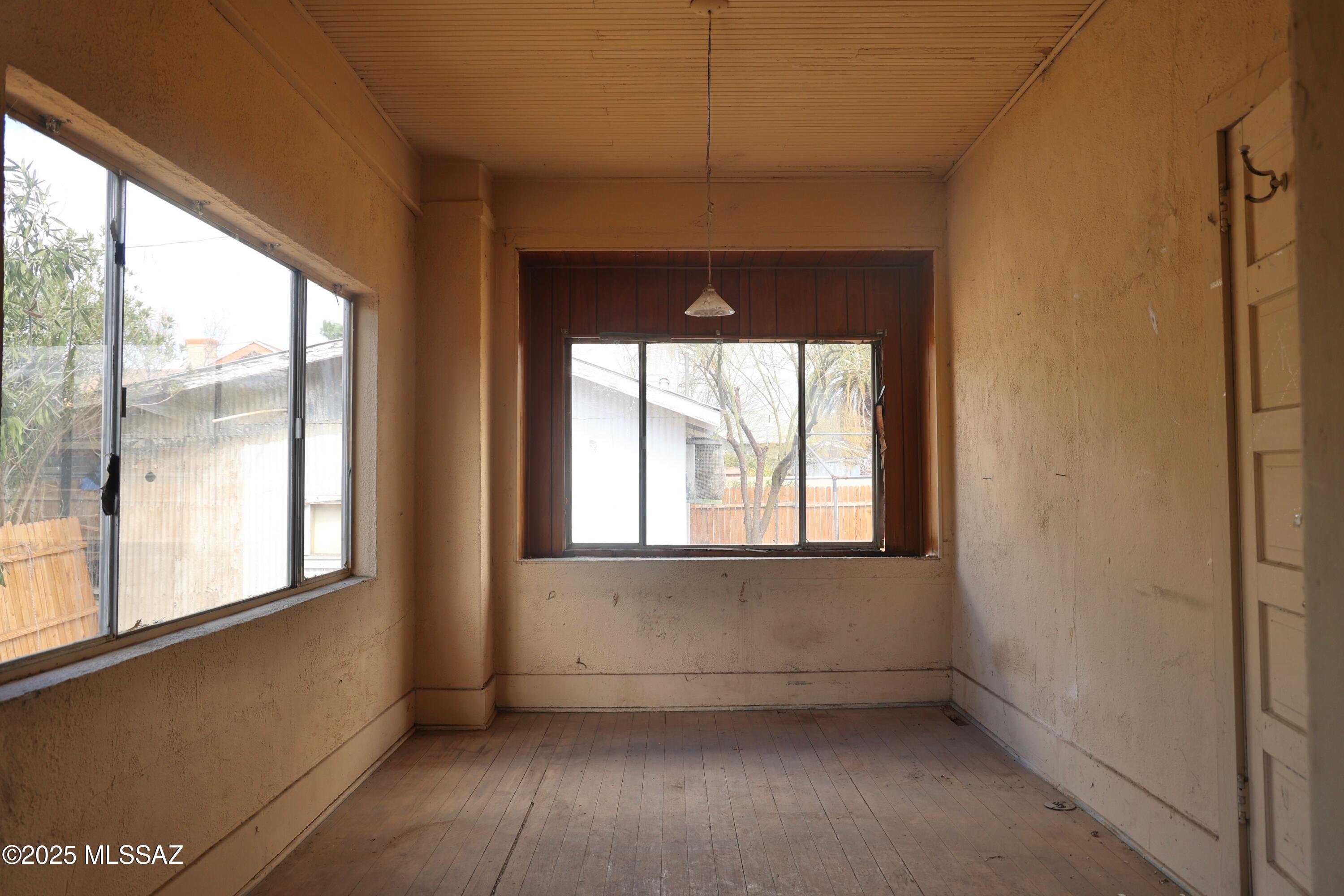 515 E 1st Street