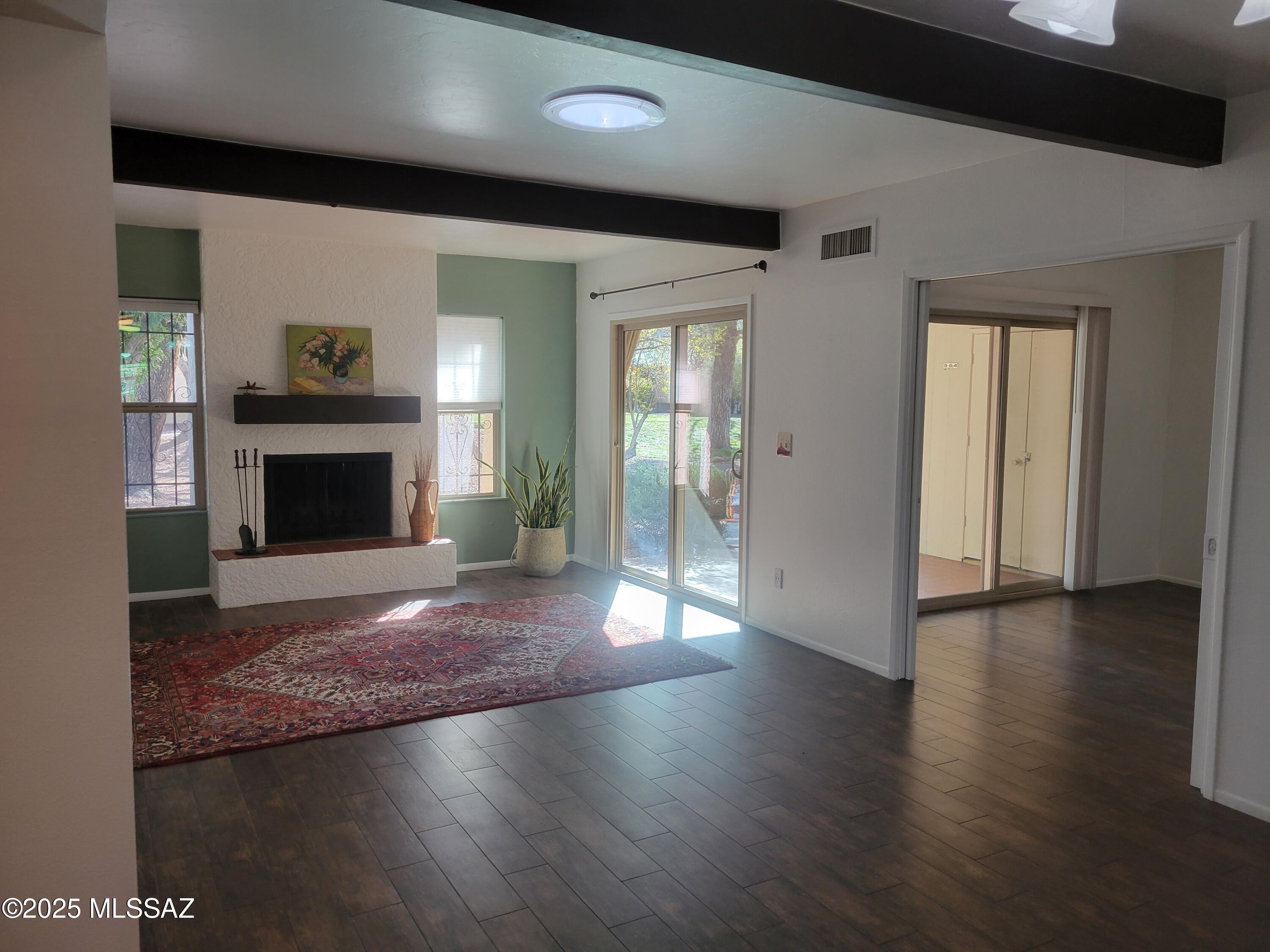 3750 N Country Club Road 16