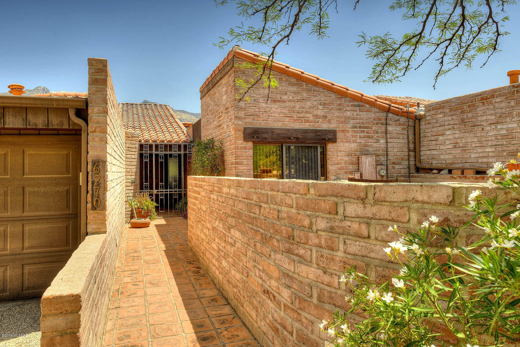 Las Cumbres (1-16) - Residential
