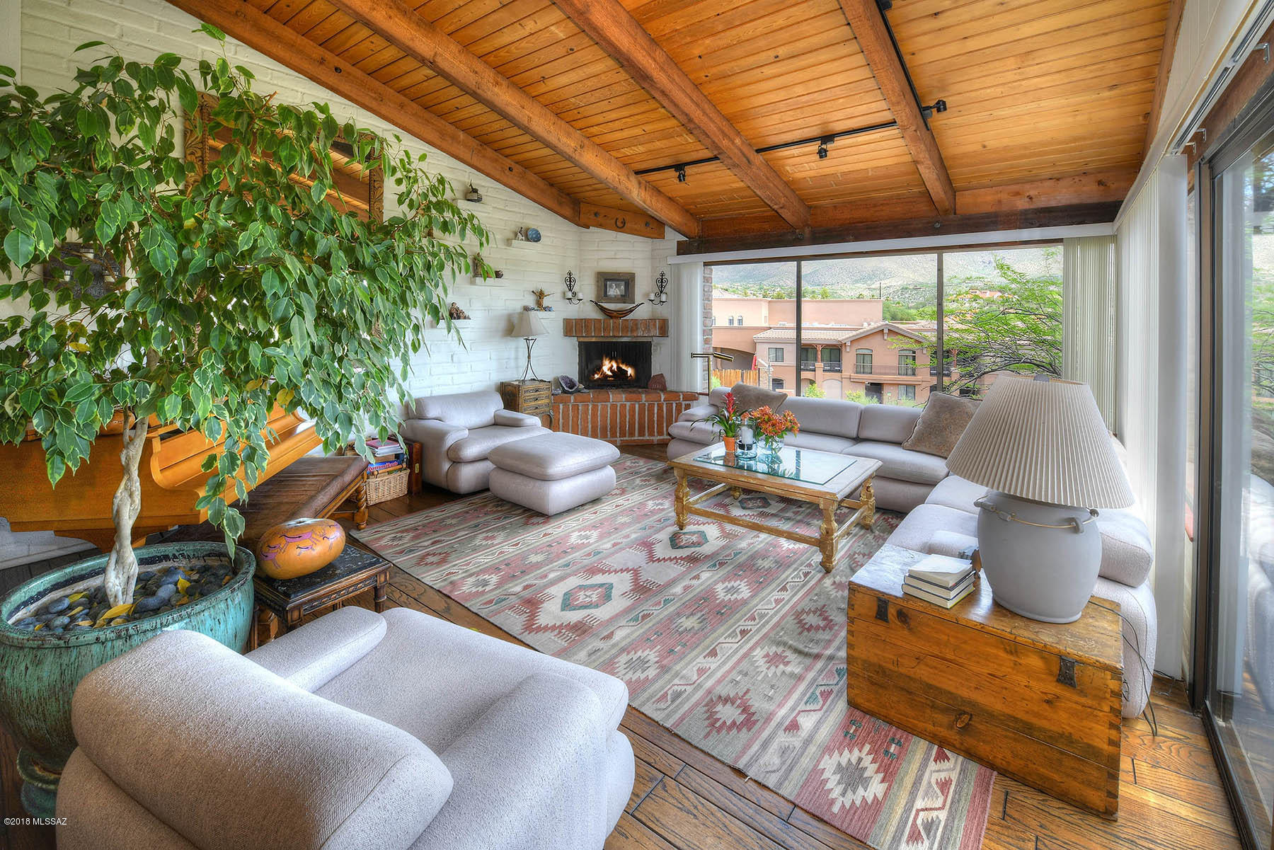 Las Cumbres (1-16) - Residential