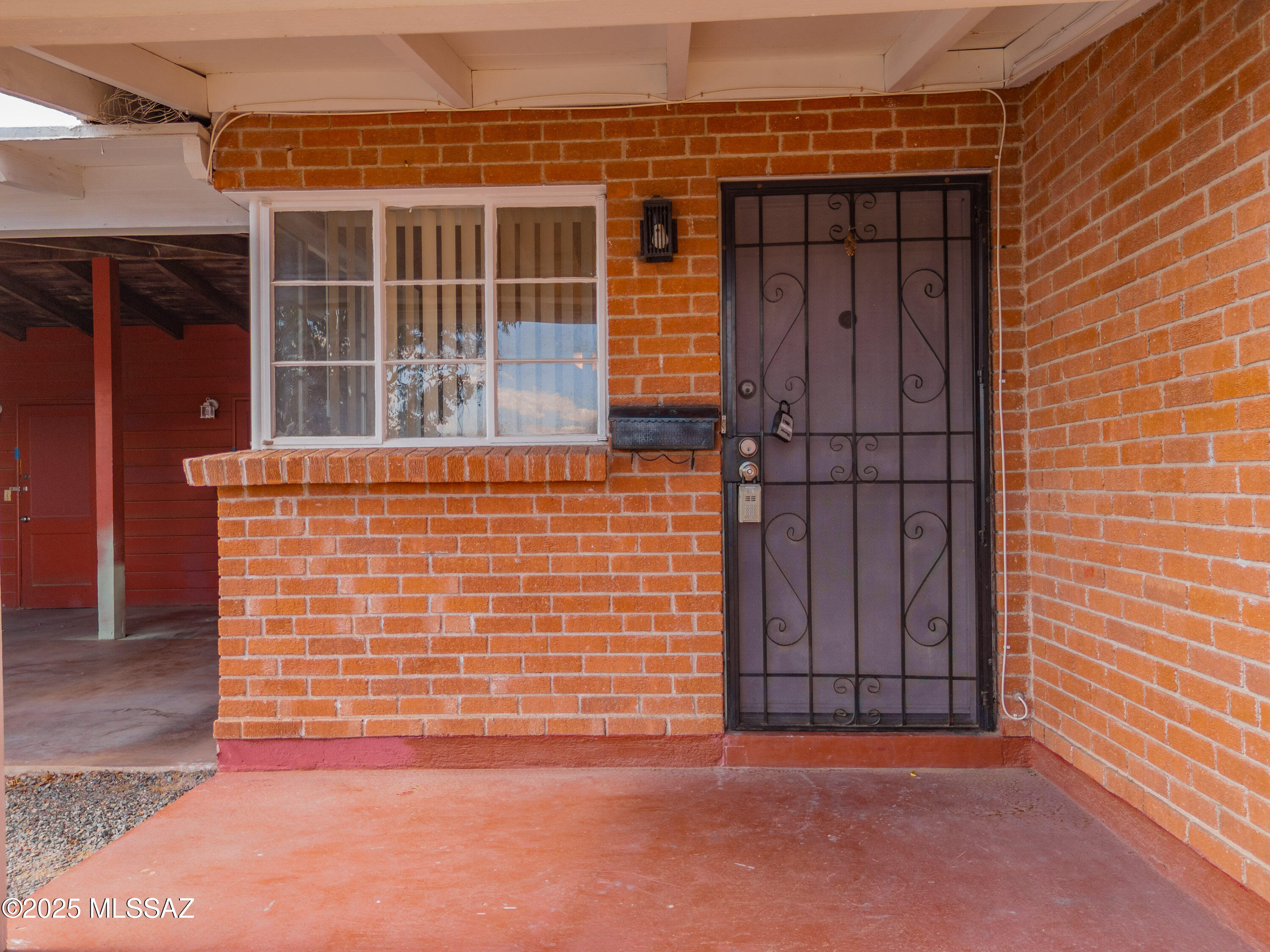 2507 E Linden Street