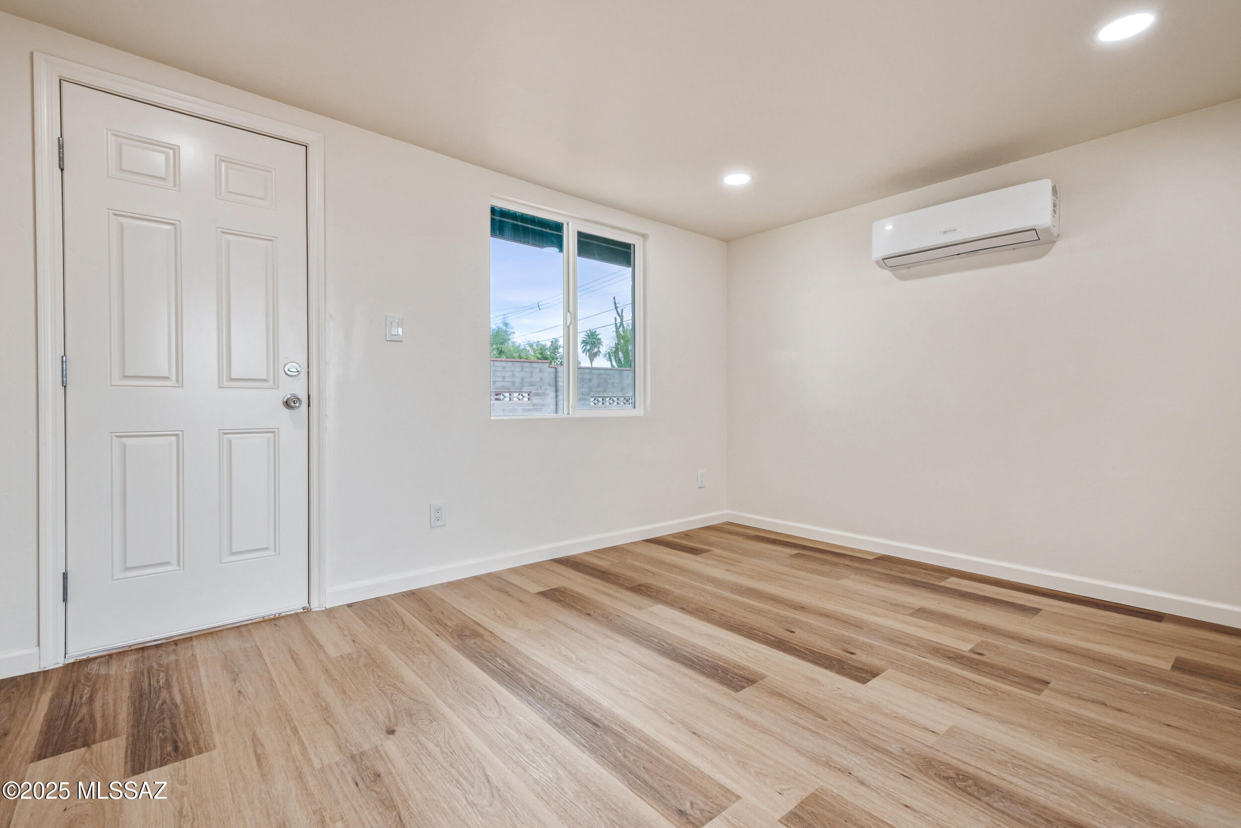 1610 S Avenida Regulo