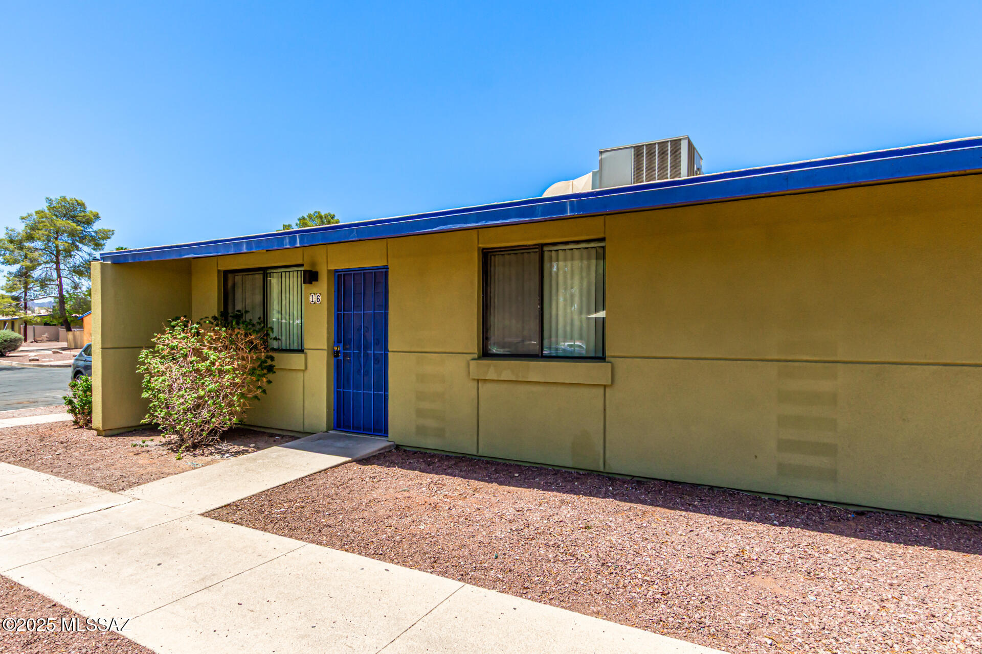350 N Silverbell Road 16