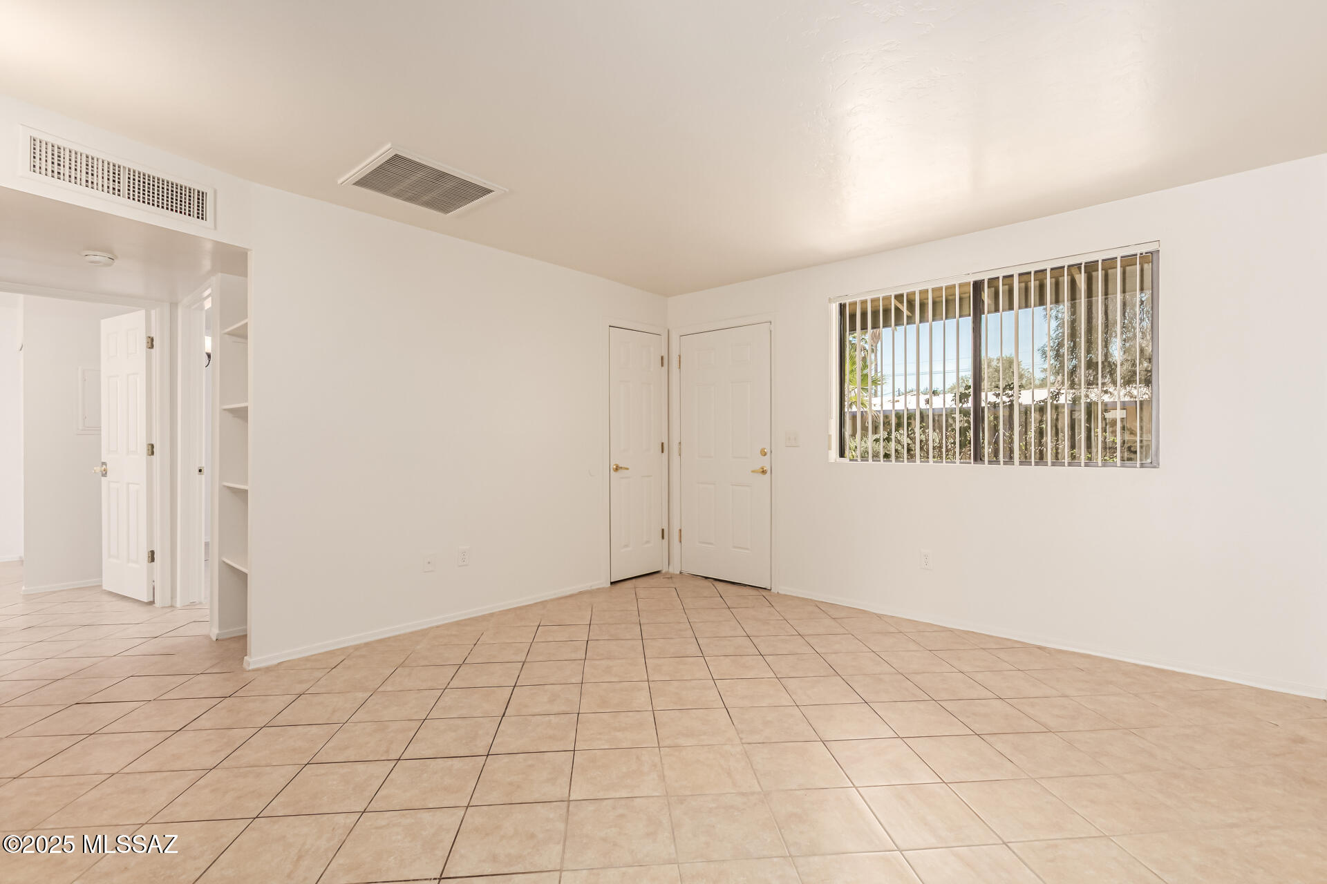 350 N Silverbell Road 16