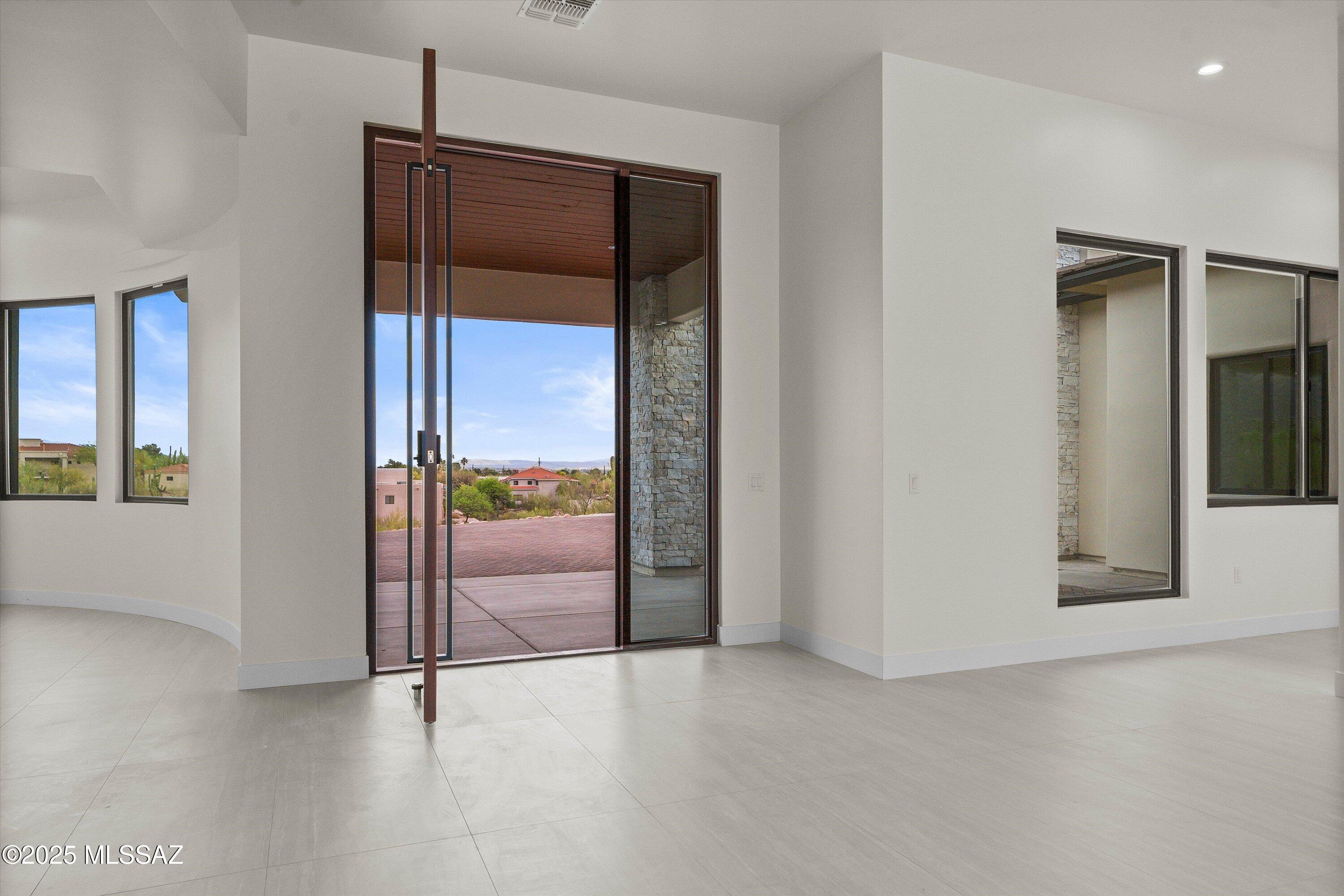 7137 N Thunderhead Drive