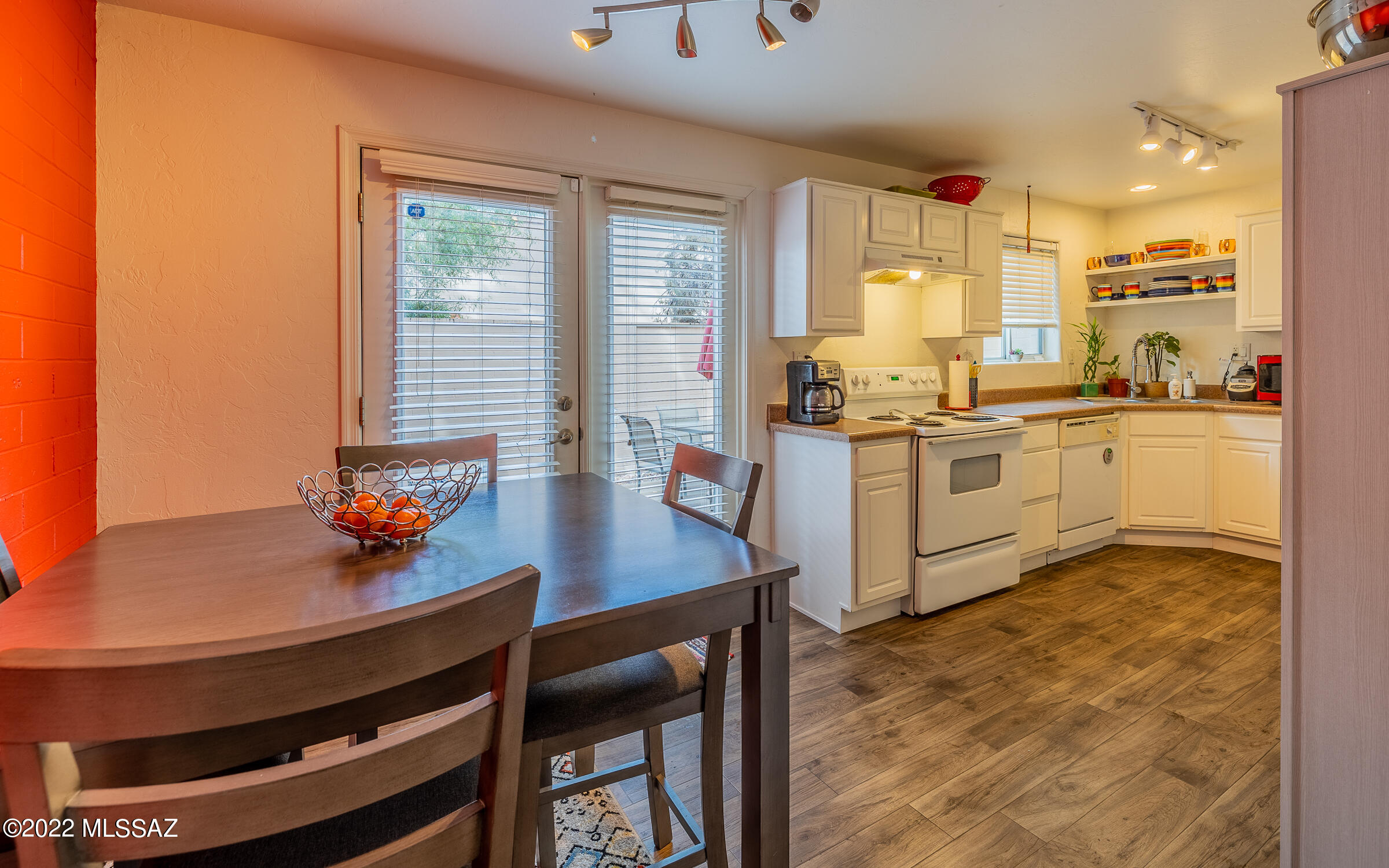 Villa Venice Condos - Residential