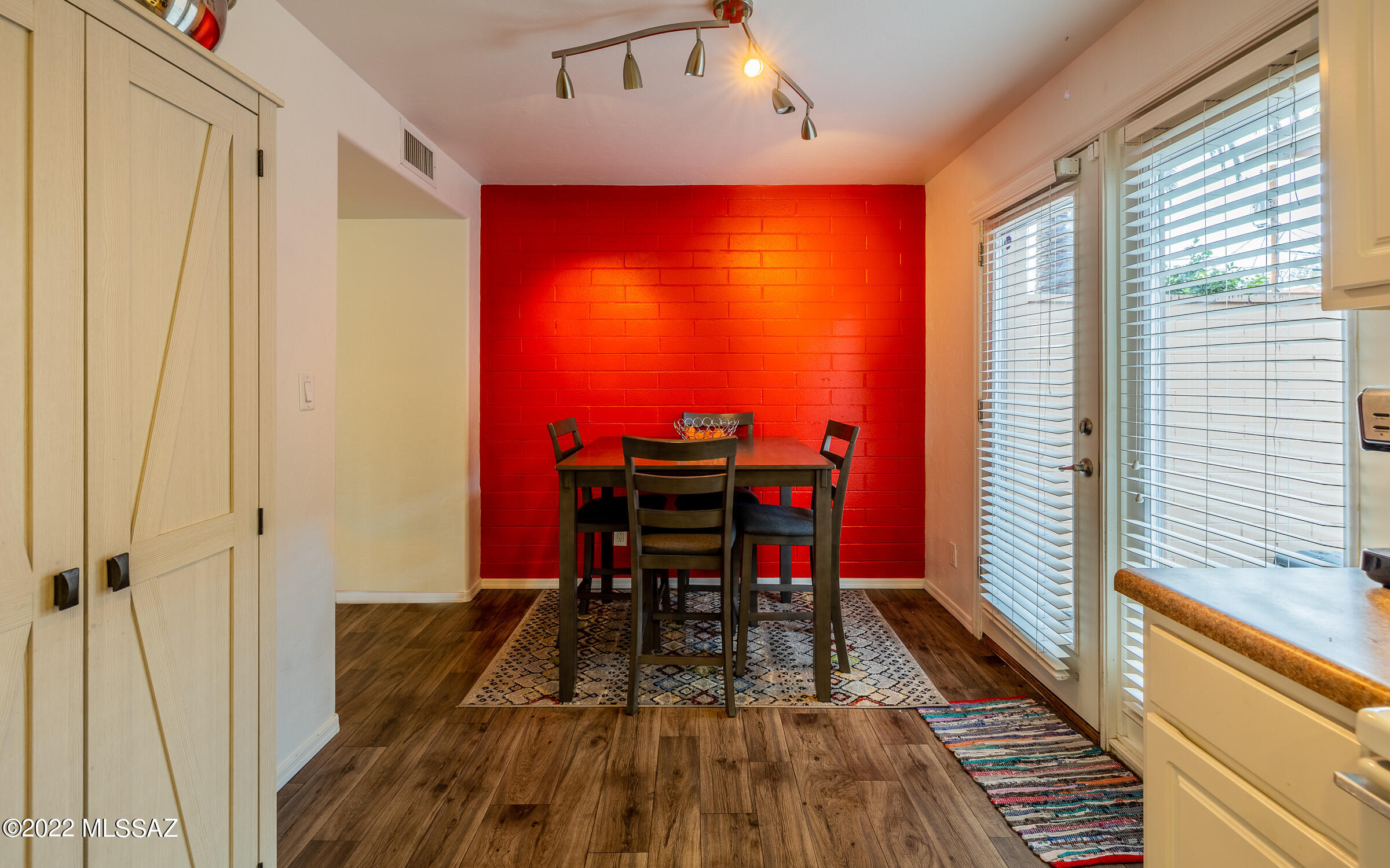 Villa Venice Condos - Residential
