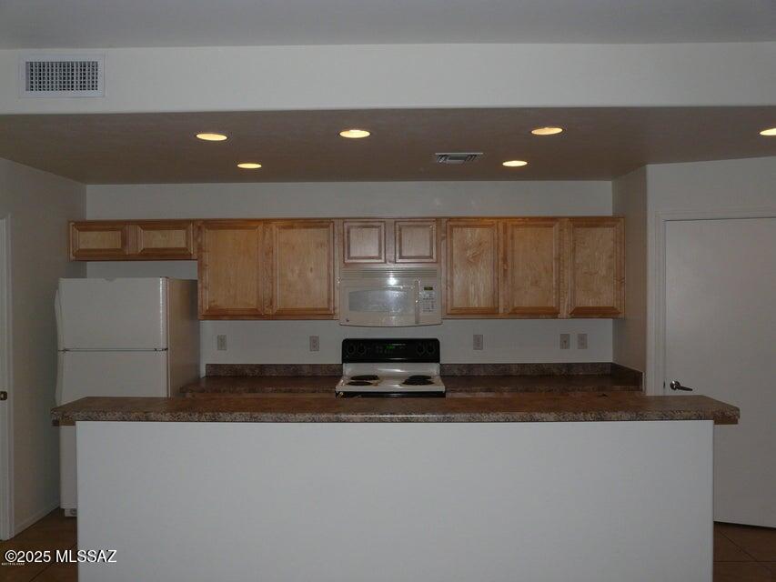 Tucson, Arizona 85745, United States, 2 Bedrooms Bedrooms, ,2 BathroomsBathrooms,Residential,Active,172956