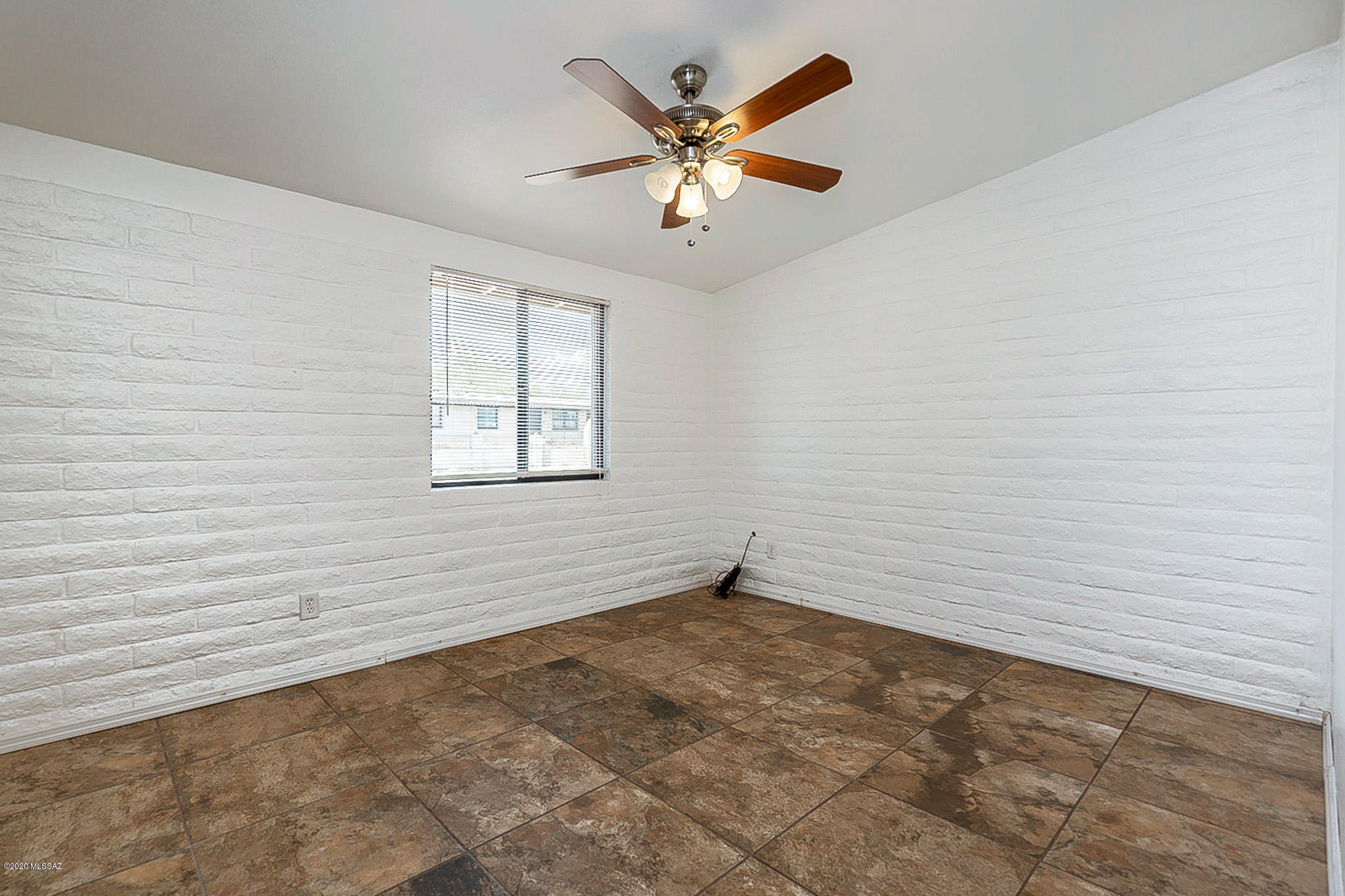 Casas Adobes Estates (448-465) - Residential Lease