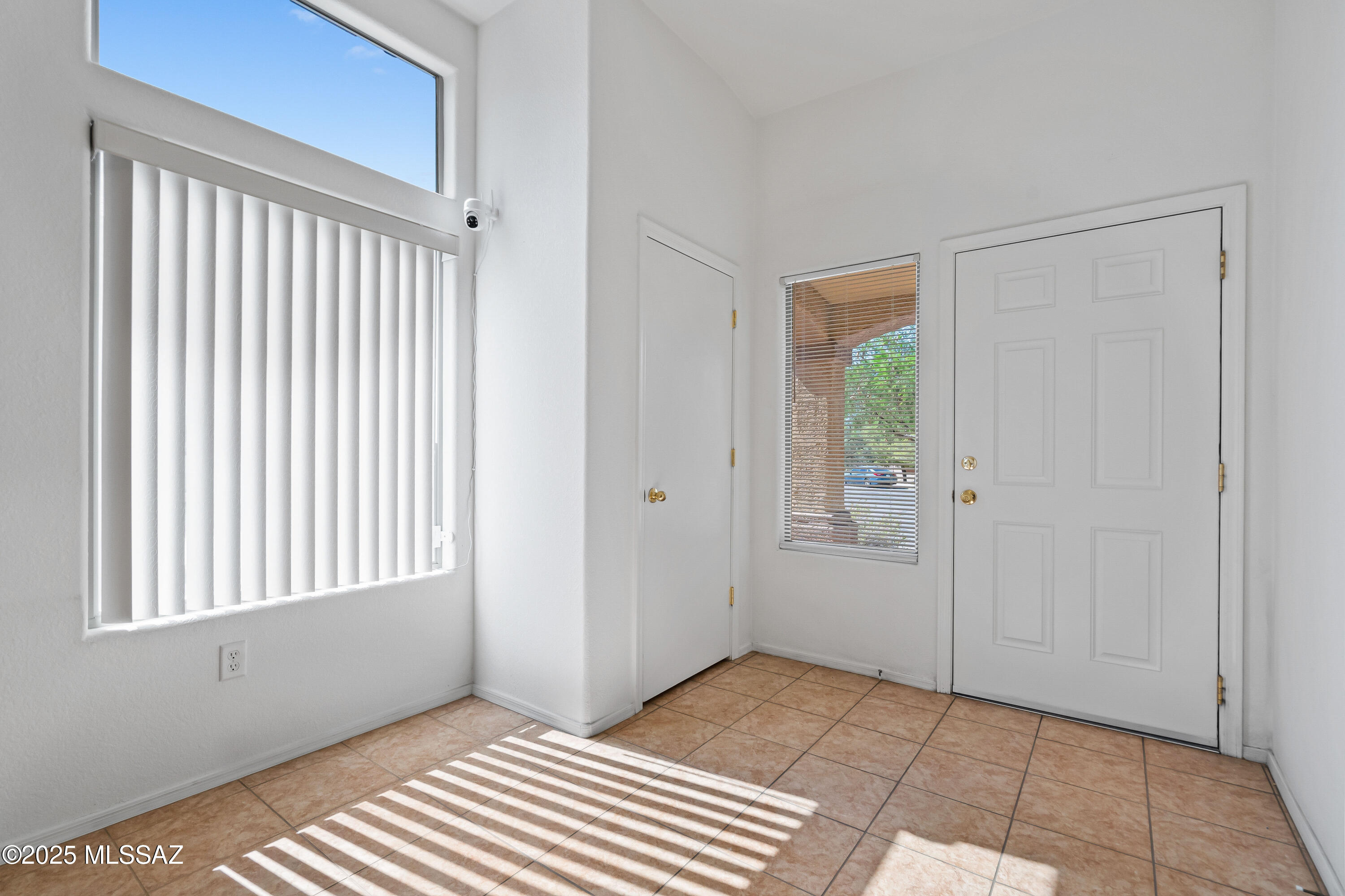 6042 S Avenida Ribero