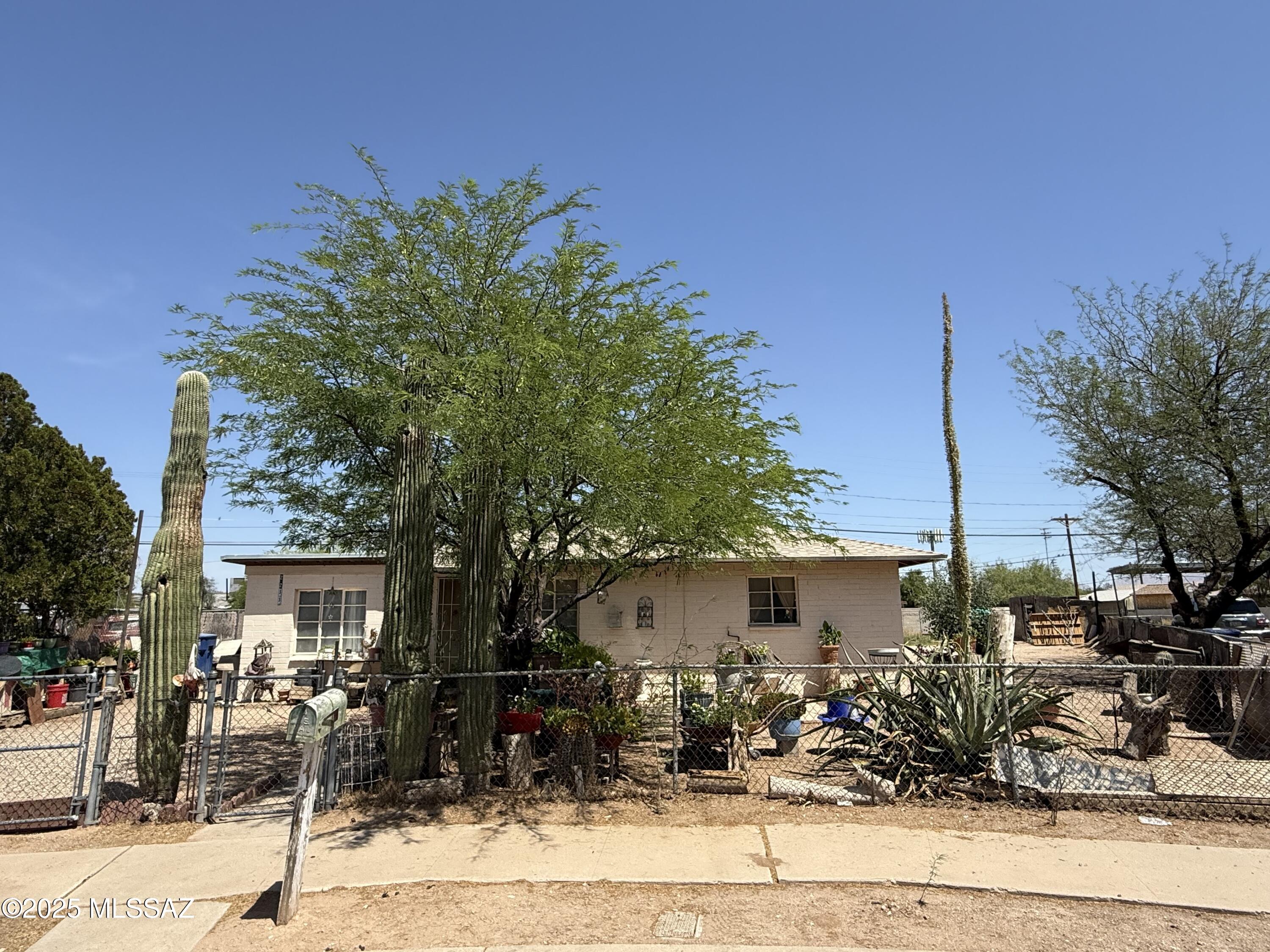 2233 E Irene Vista