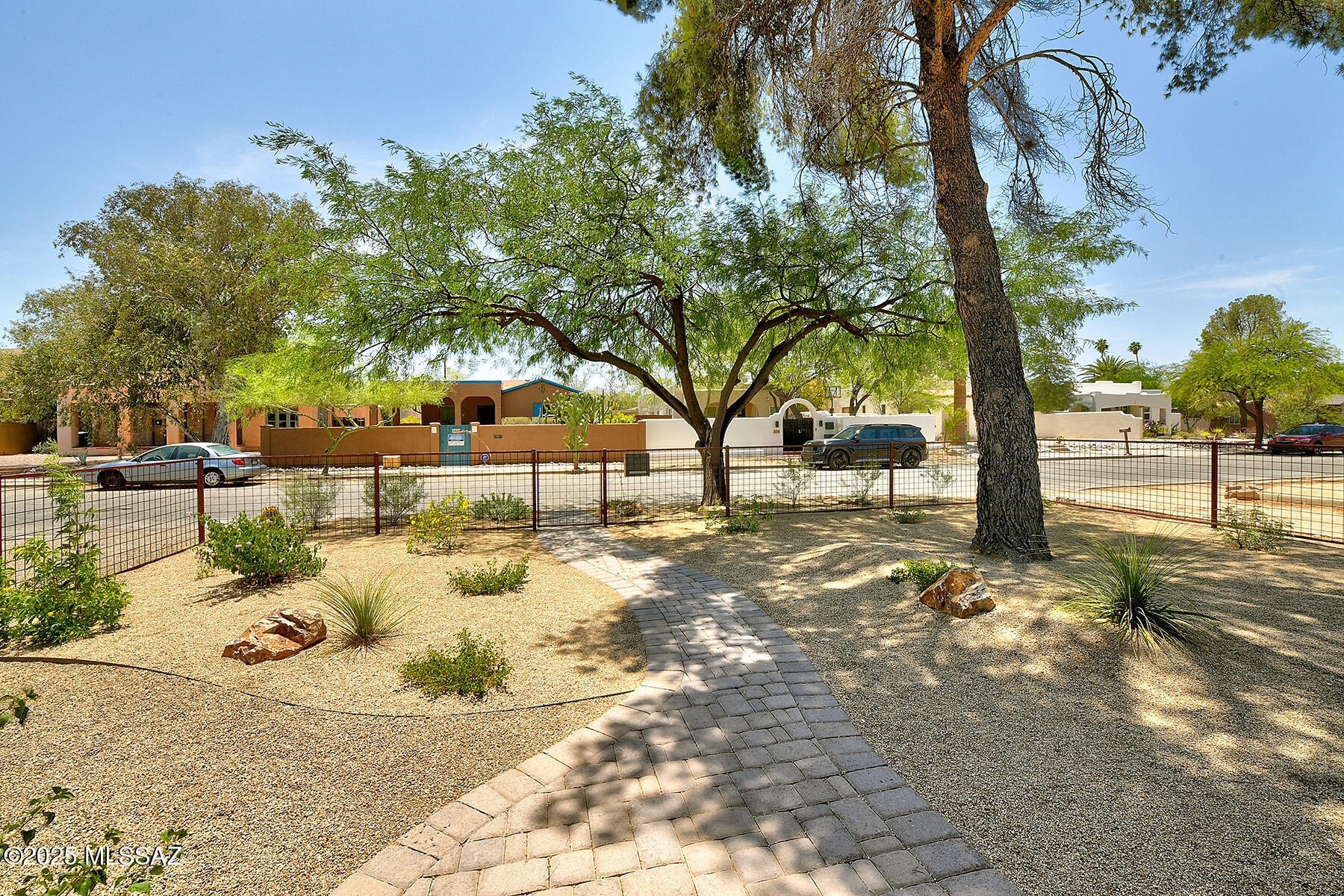2421 E Drachman Street