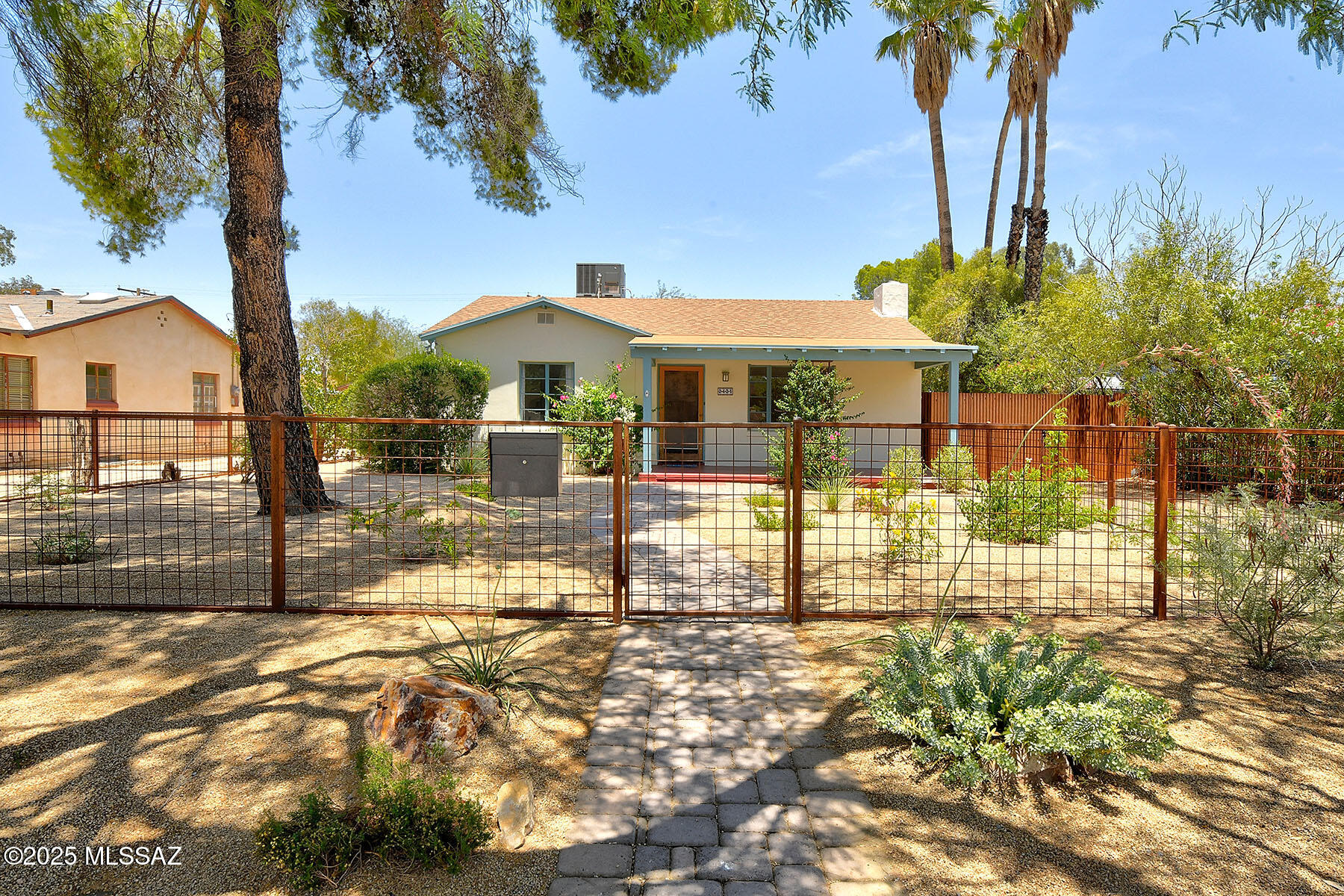 2421 E Drachman Street