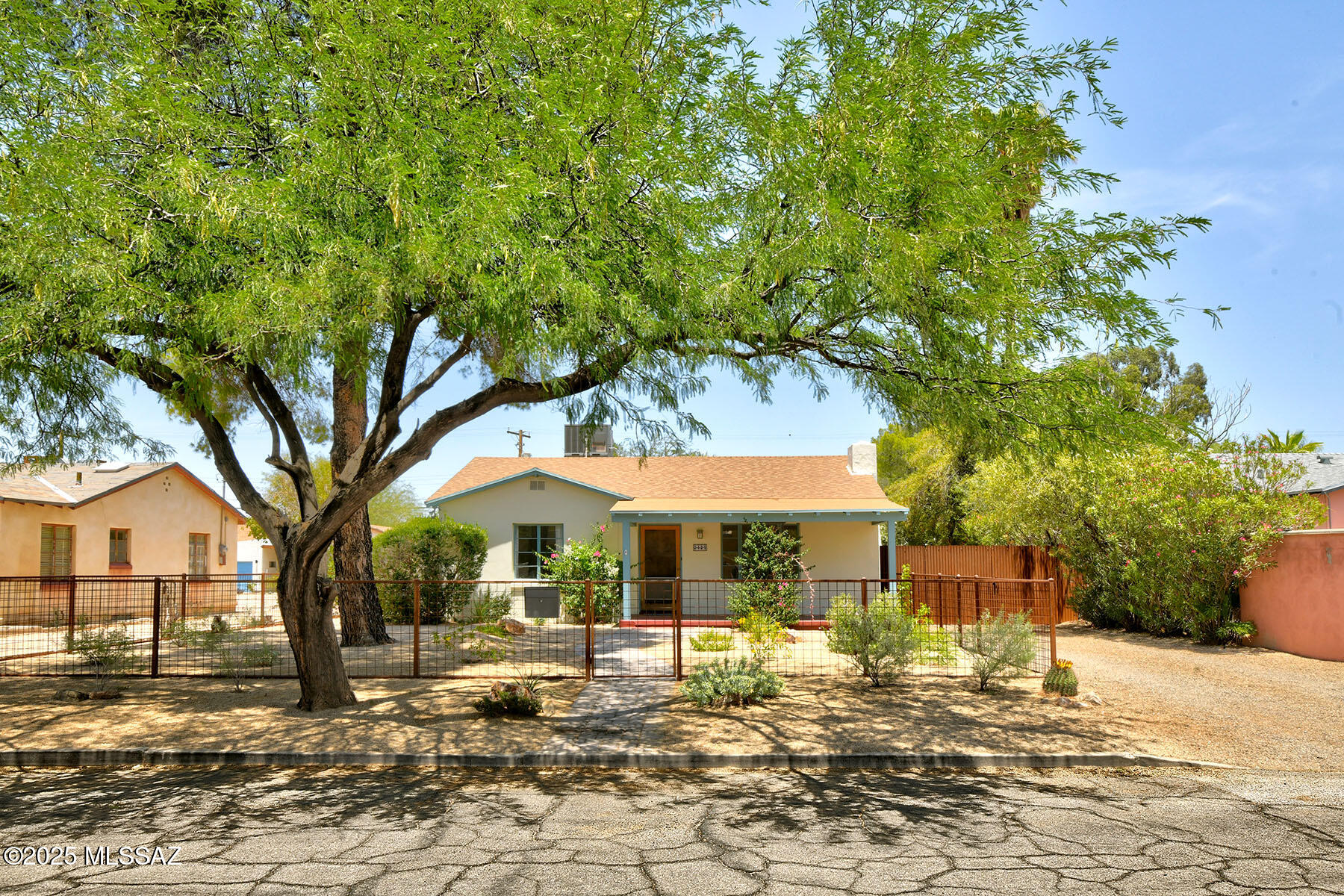 2421 E Drachman Street