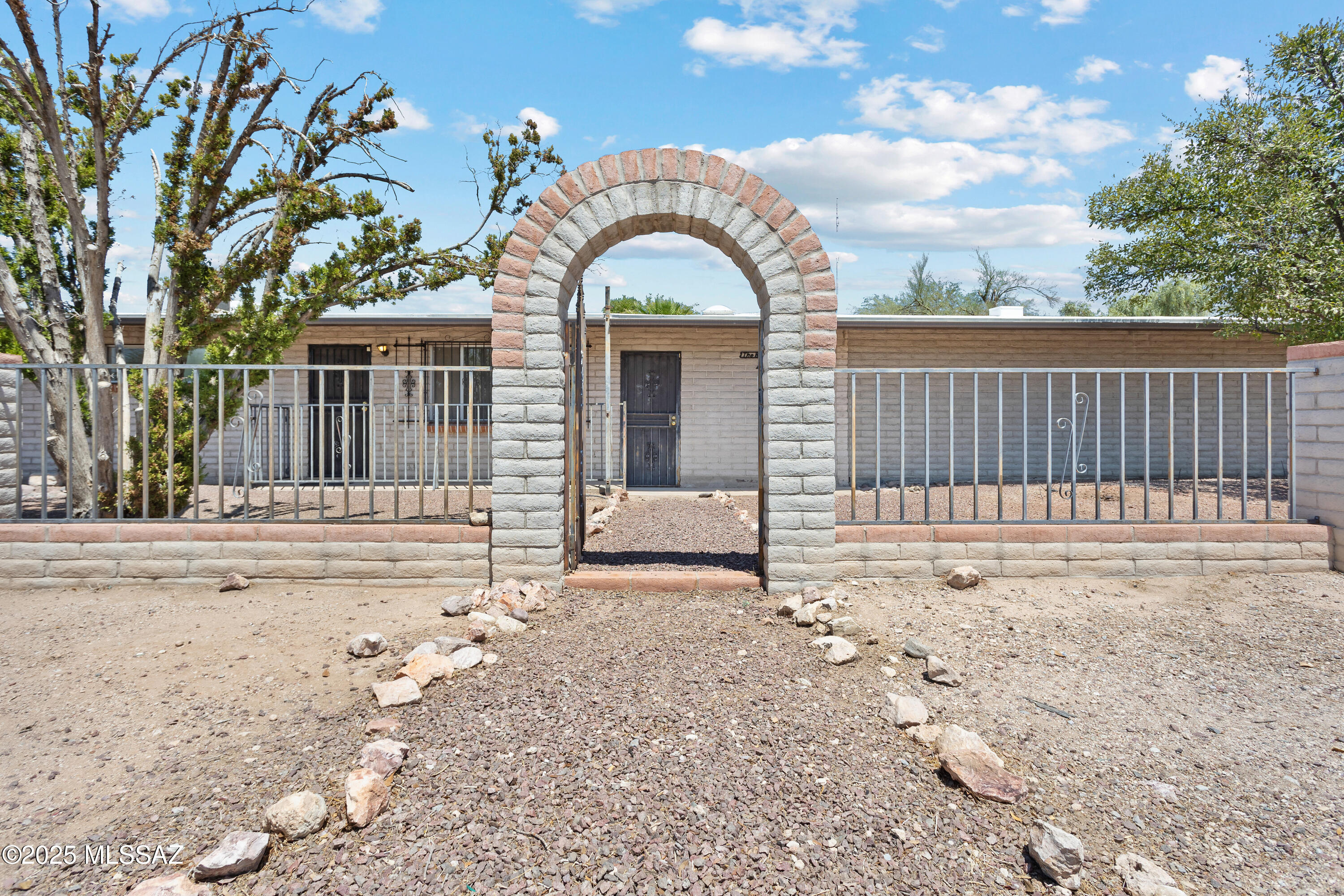 402 E Jacinto Street