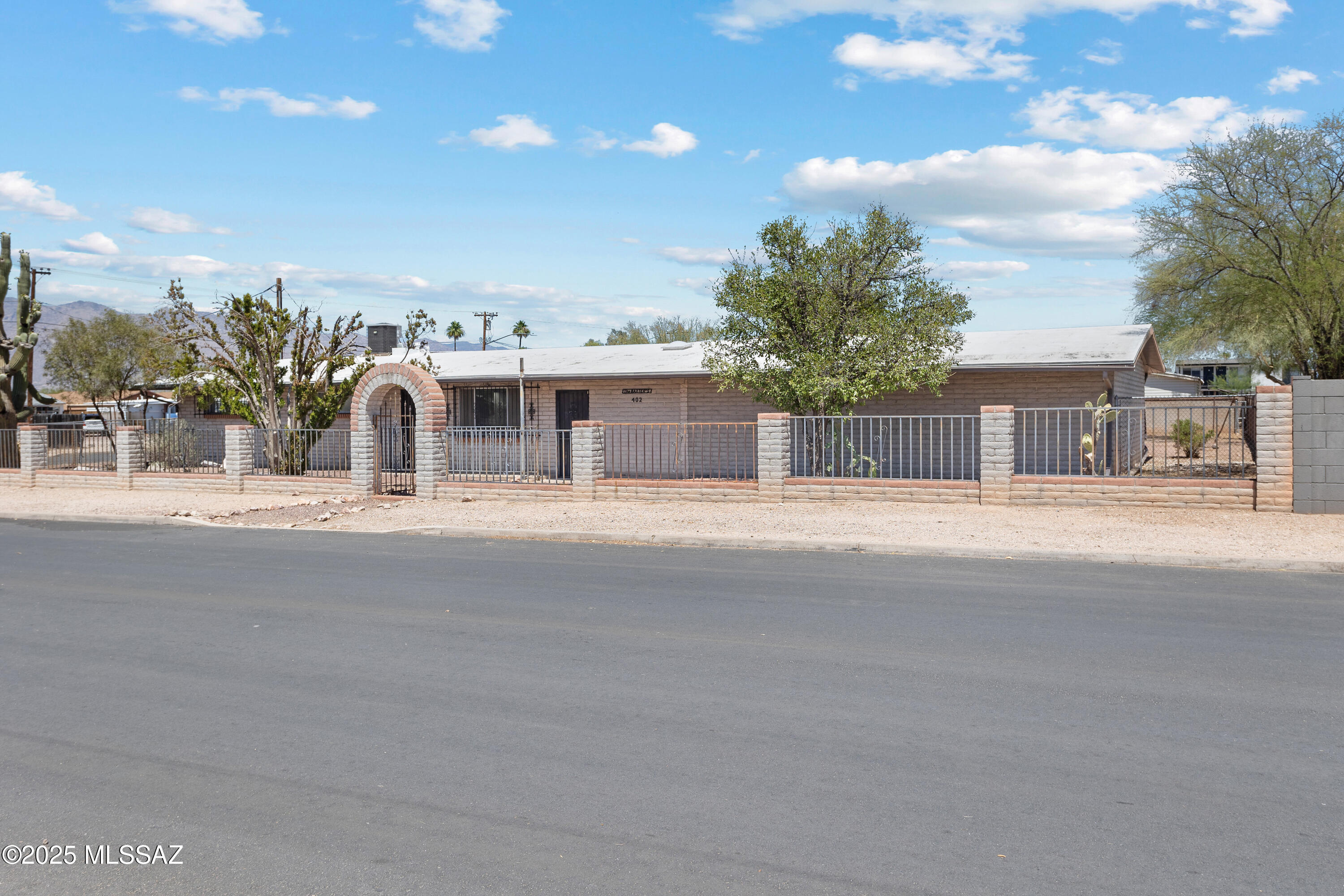 402 E Jacinto Street