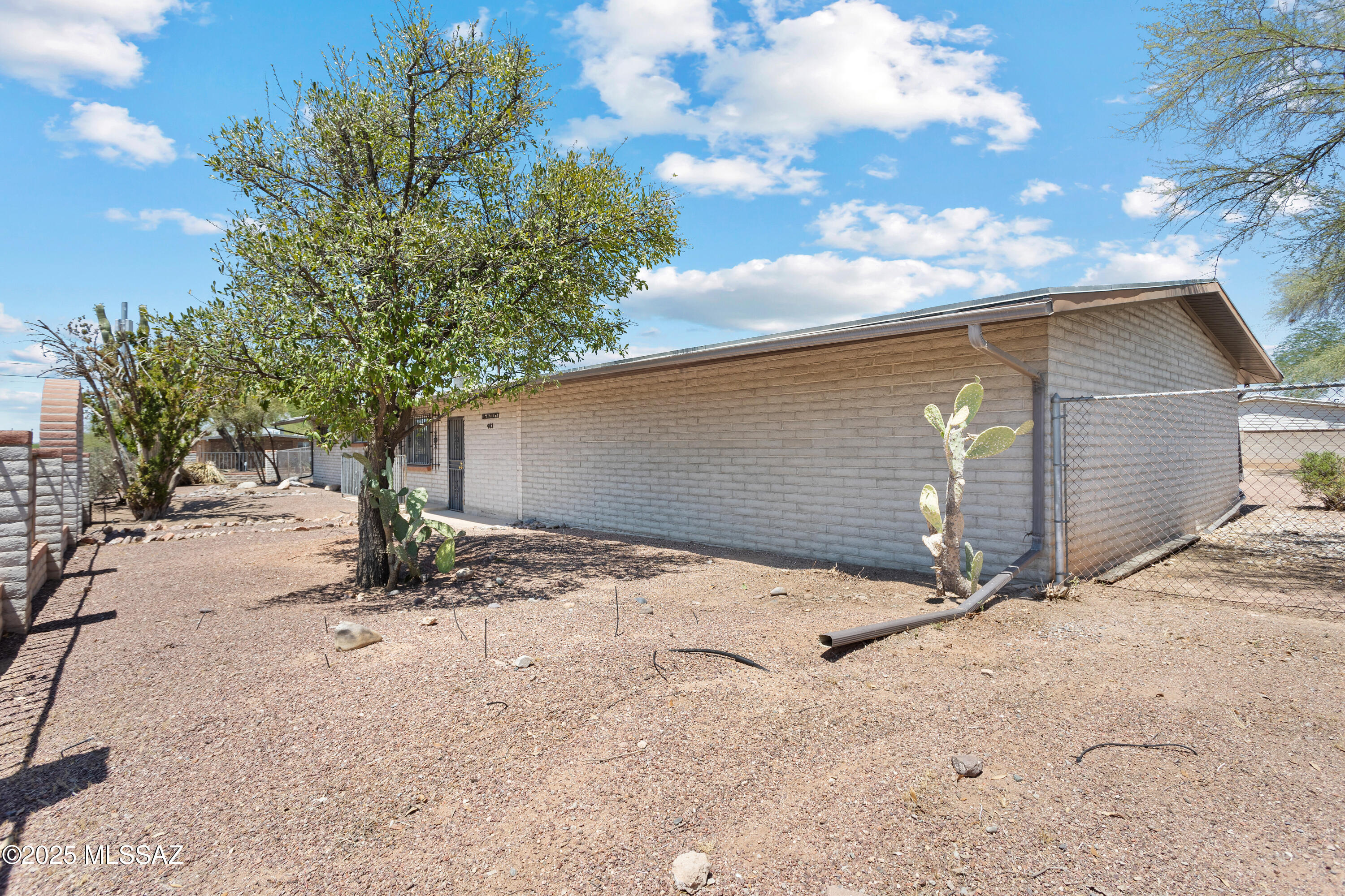 402 E Jacinto Street