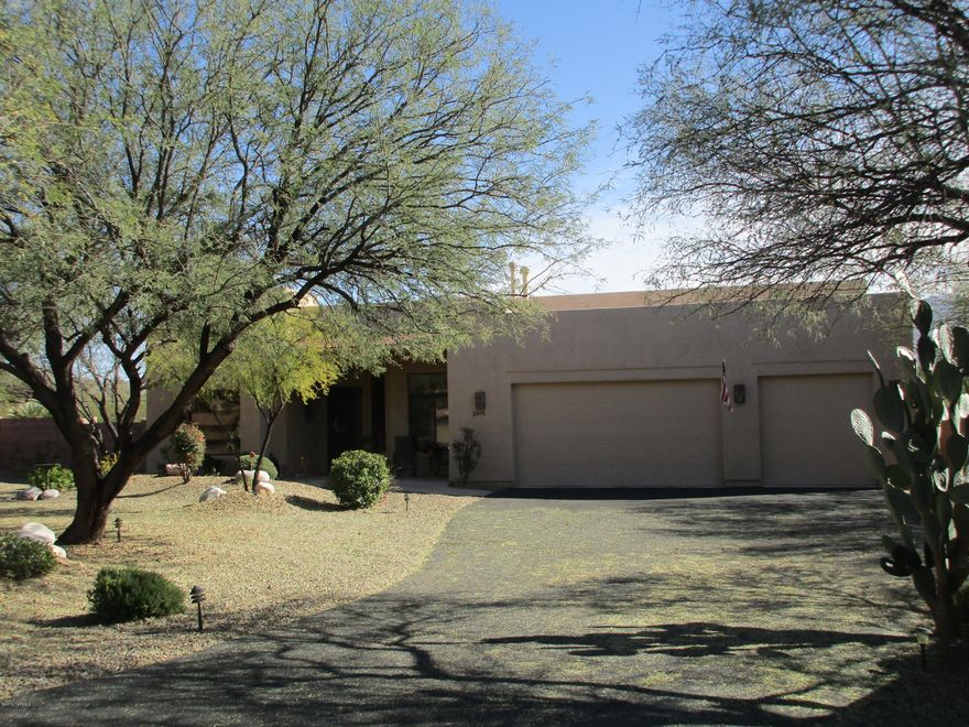 Located in the Tanque Verde Valley, in a boutique gated subdivision with only 12 homes, you will appreciate the warmth and ''family''  of your neighbors.  Note the great room open floor plan, 18'' tile, 12' high ceilings, gas cooking, granite counters and 42'' kitchen cabinets with pullouts. Two spacious guest bedrooms also have walk-in closets. The home is light, bright has an east facing back yard for summer BBQ's in the shade! With .84 acres, there is plenty of room for a pool, tennis court, play area for the kids and their pets! And a mountain view as well. EZ access to Catalina Hwy for a quick trip up Mount Lemmon and hiking. Seven miles from Costco and the Tucson Medical Center,  shopping, restaurants, banks.... everything. APPRAISED AUG 2016 $530,000!! Come see. You'll like it!!