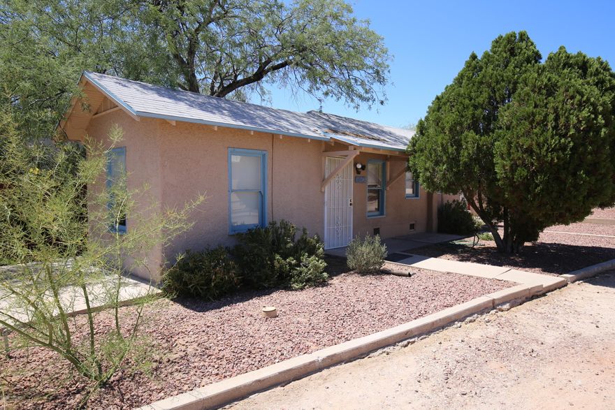 Nice University area rental with 1 Bedroom 1 bath just a short walk to UA! Off street parking with carport! No pets please! 

Services Included: Sewer; Trash; Water