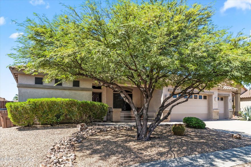 VIEWS! VIEWS! VIEWS! BEAUTIFUL TURN KEY PROPERTY LOCATED IN DESIRABLE AREA. GREAT ROOM PLAN WITH GORGEOUS ROCK FIREPLACE, HUGE KITCHEN, GRANITE COUNTERTOPS, LARGE PANTRY, TILE FLOORING, FORMAL DINING/DEN, MASTER SUITE WITH CITY AND MOUNTAIN VIEWS, WALK-IN CLOSETS, DOUBLE SINKS IN BATHROOM, GARDEN TUB, SPLIT BEDROOM PLAN, BACKYARD WITH POOL, SPA, CUSTOM PATIO DECKING, HILLTOP, PROFESSIONALLY LANDSCAPED. THIS IS A MUST SEE PROPERTY. MOVE-IN READY