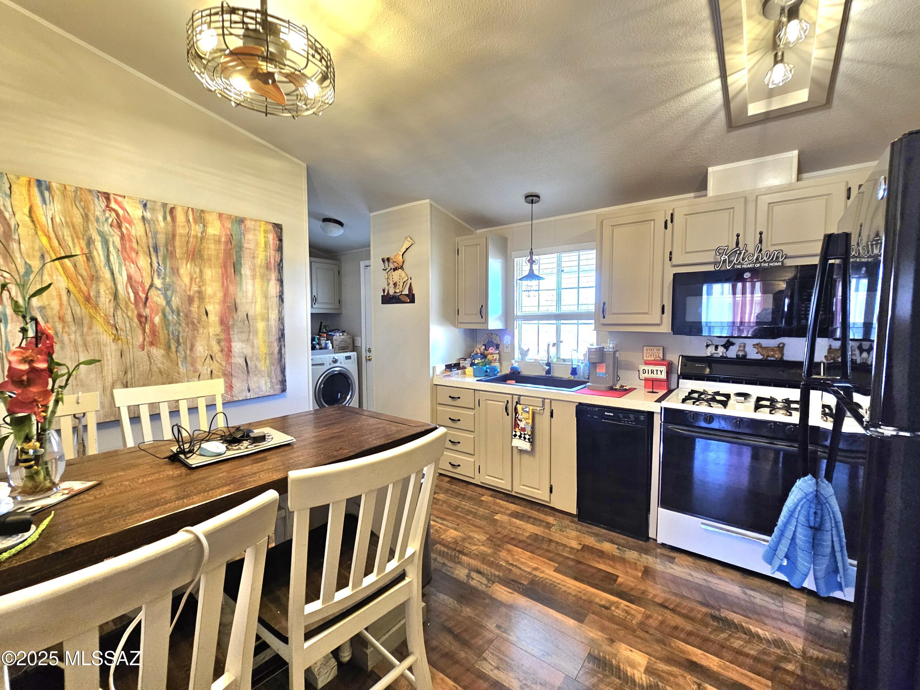 Mescal Lakes - Residential
