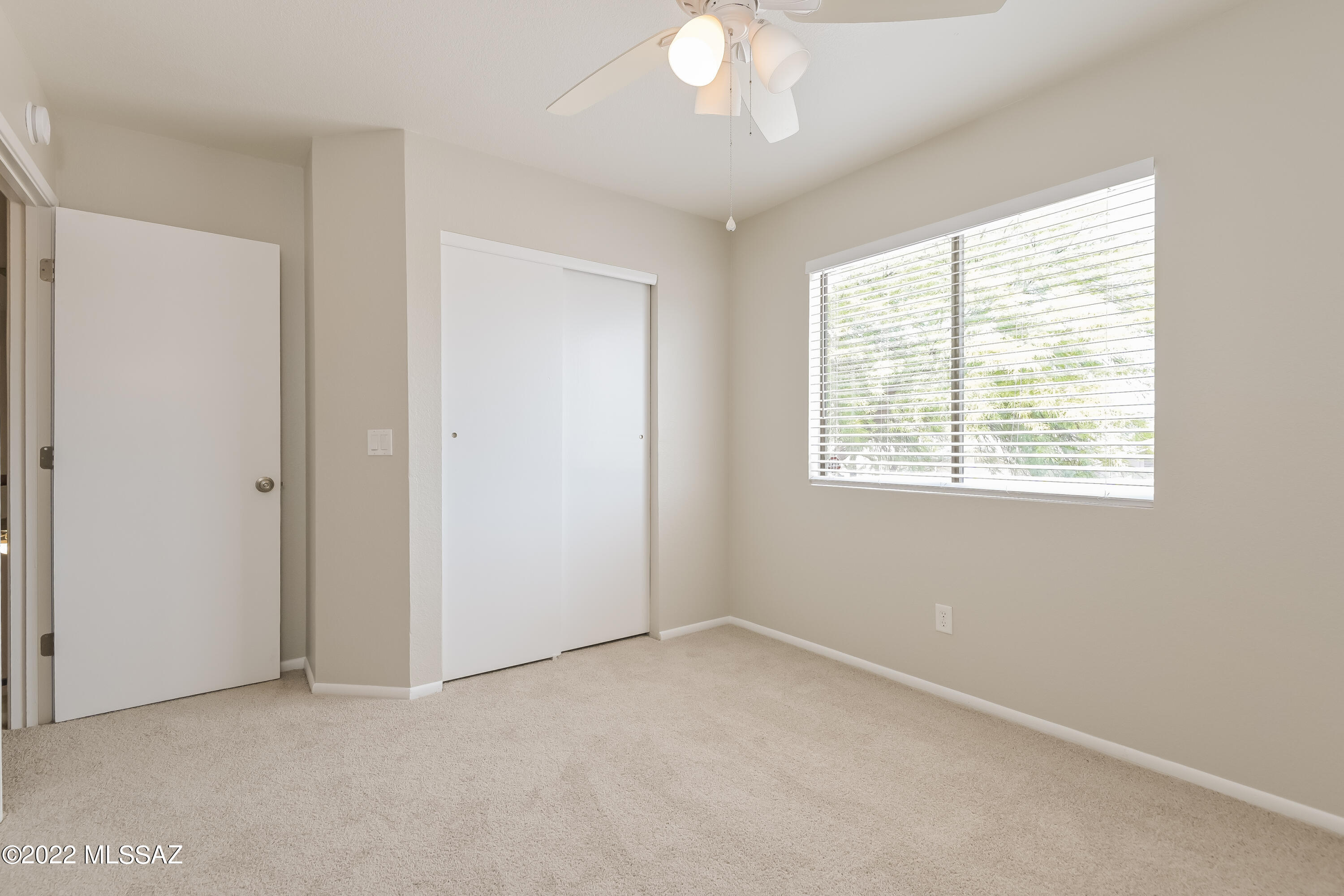 Hacienda Del Oro (1-879) - Residential Lease