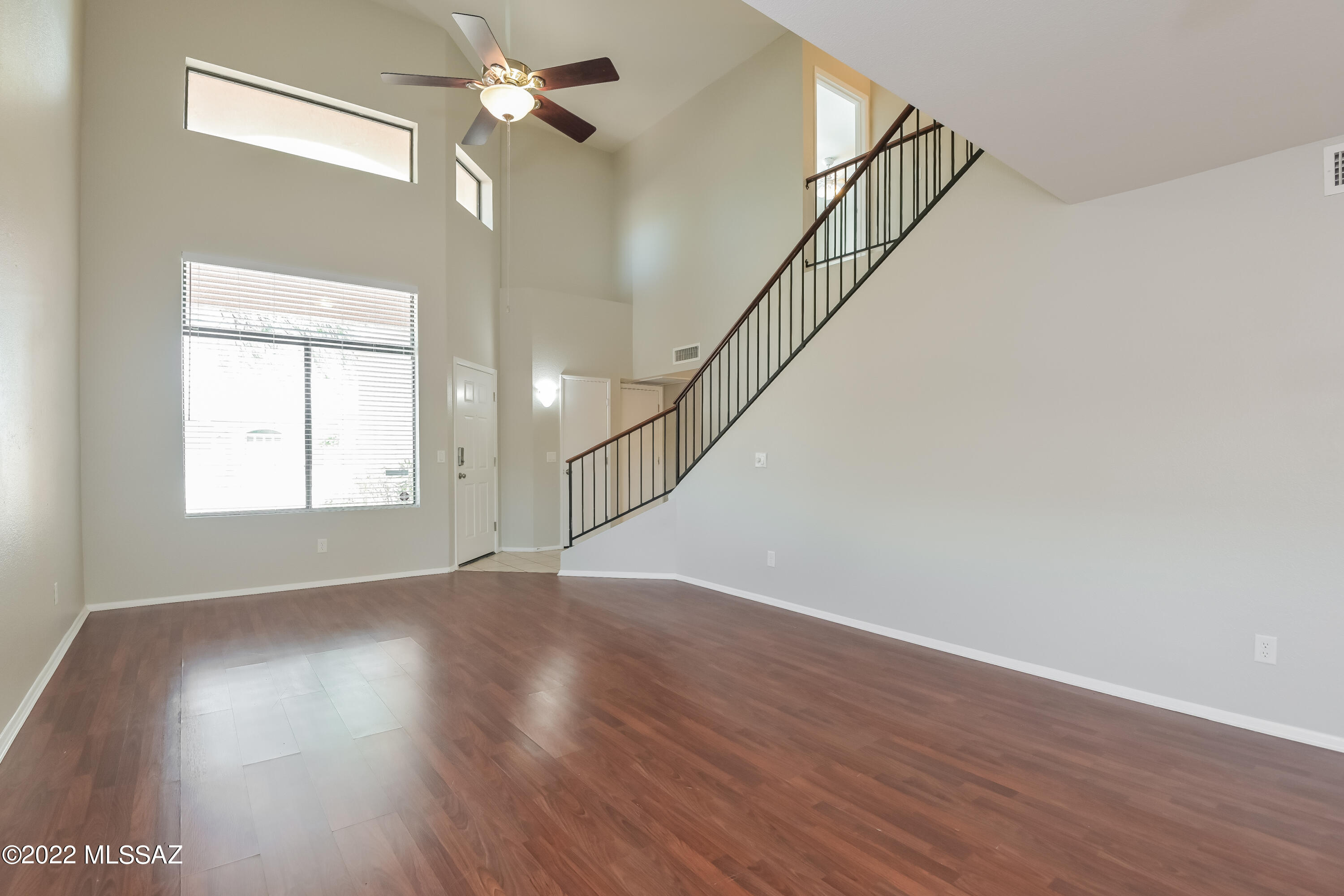 Hacienda Del Oro (1-879) - Residential Lease