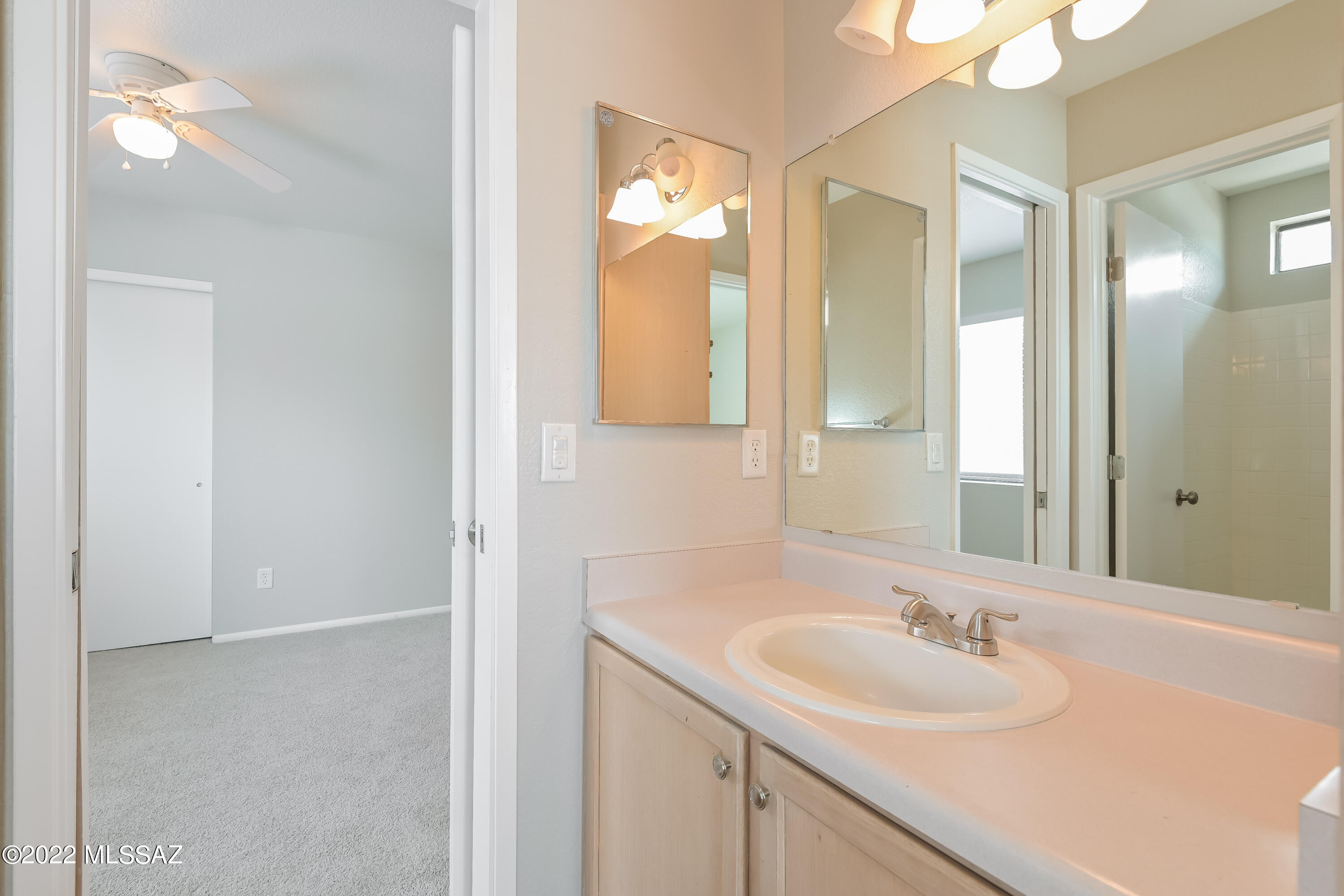 Hacienda Del Oro (1-879) - Residential Lease