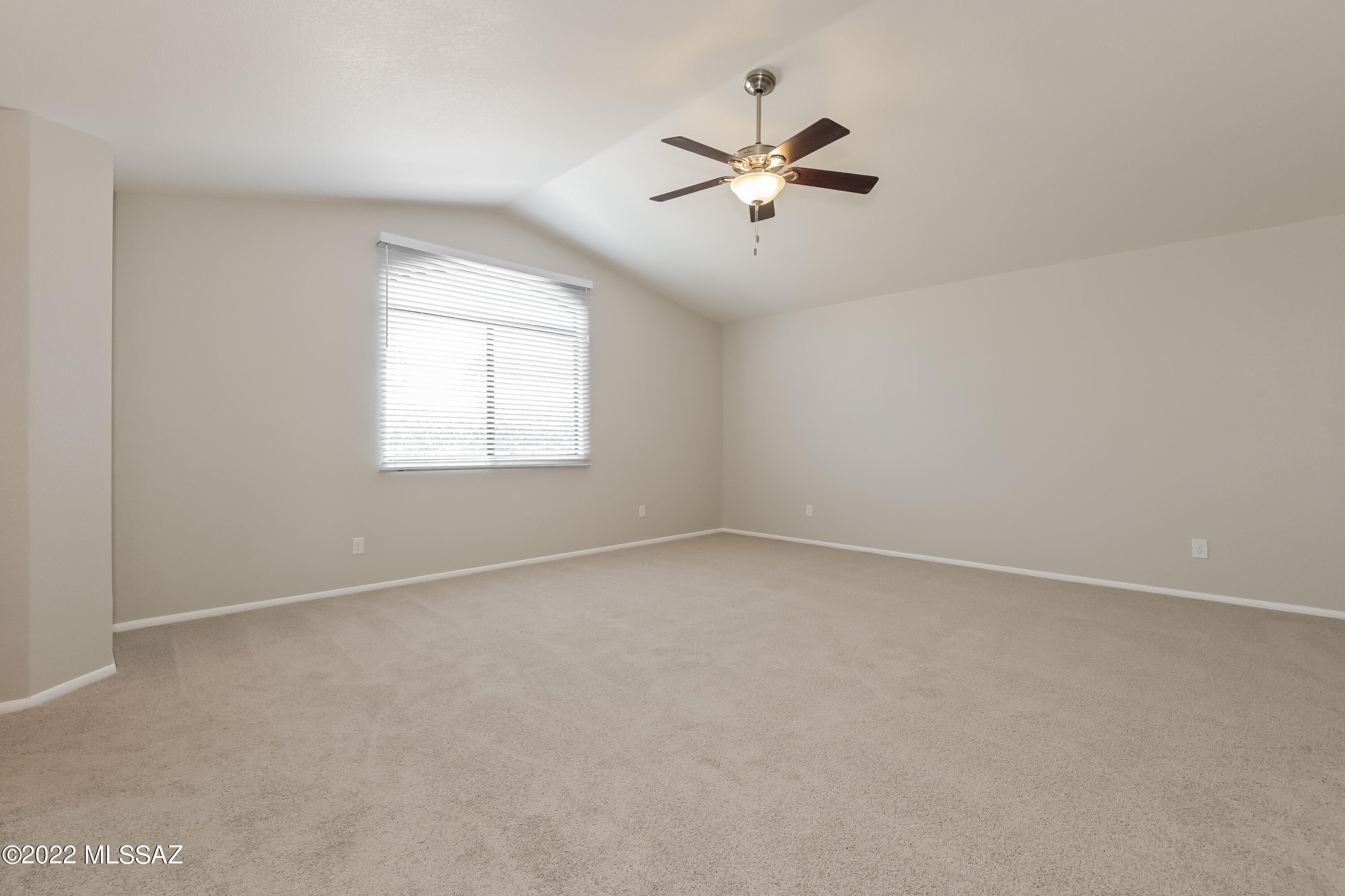 Hacienda Del Oro (1-879) - Residential Lease